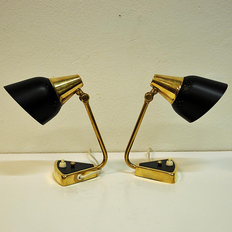 Nice and Classic pair of metal and brass table lamps with an adjustable head. Can also be mounted on the wall as night lamps. Good Classic design. Beautiful shaped head with white inner shade. Black lacquered outside the shades. From Elidus 1950s,