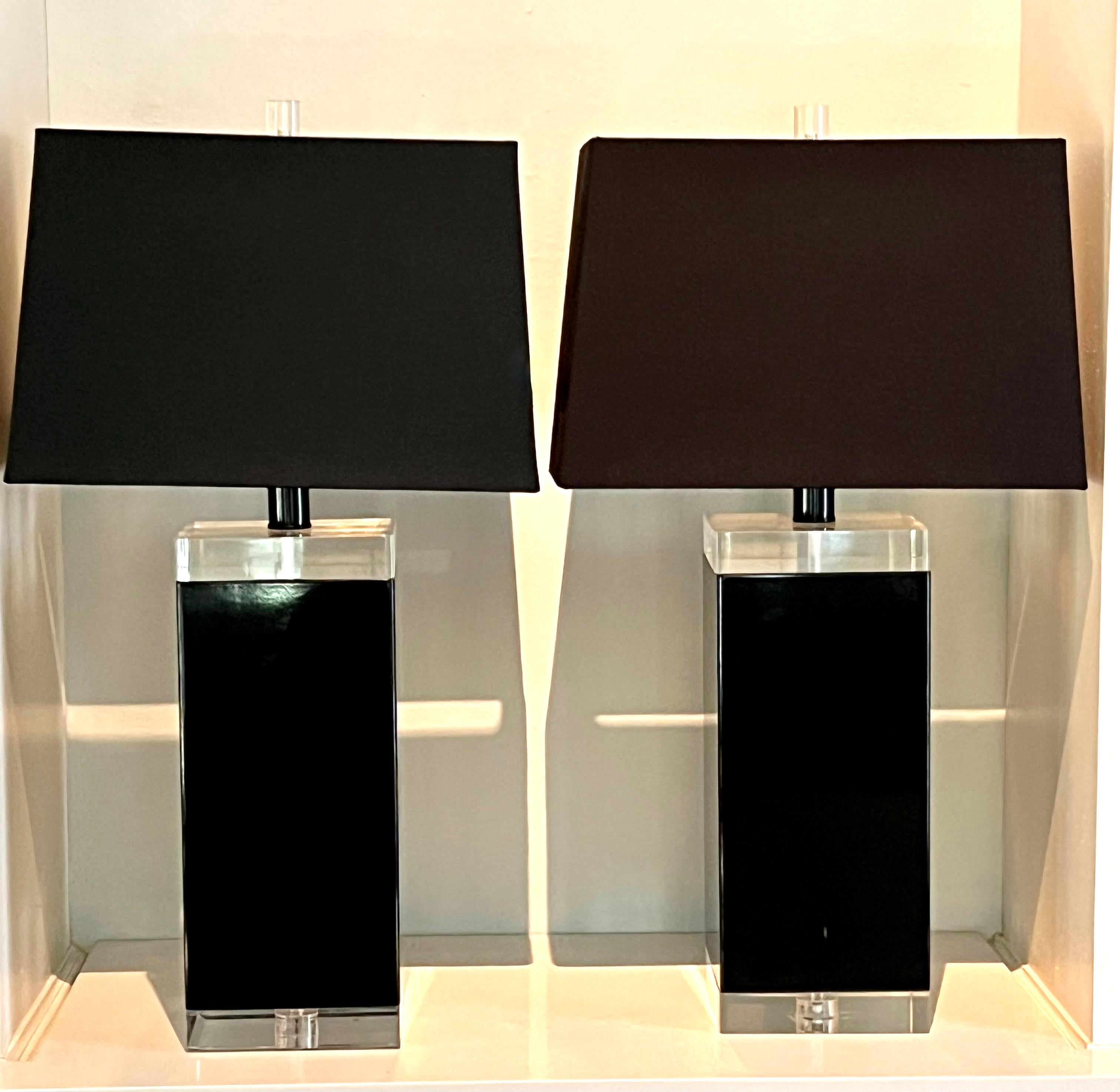 Pair of Black and Clear Acrylic Mid Century Table Lamps with Shades In Good Condition For Sale In Los Angeles, CA