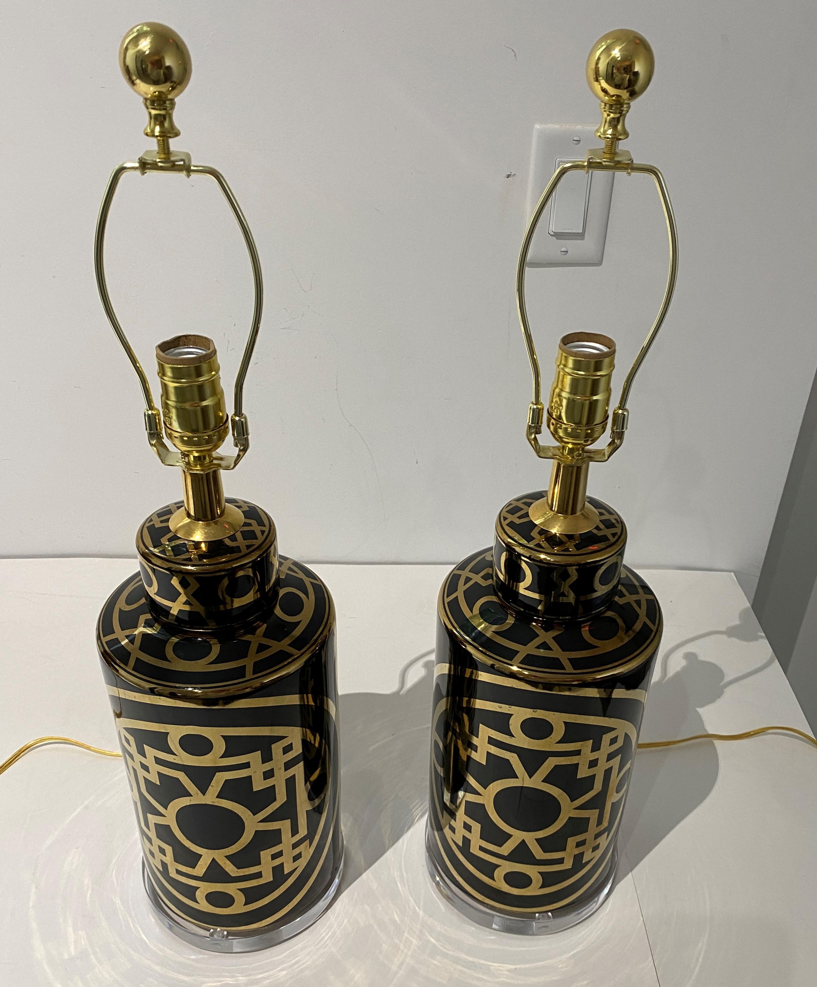 Chinoiserie Pair of Hollywood Regency Table Lamps Style of James Mont For Sale