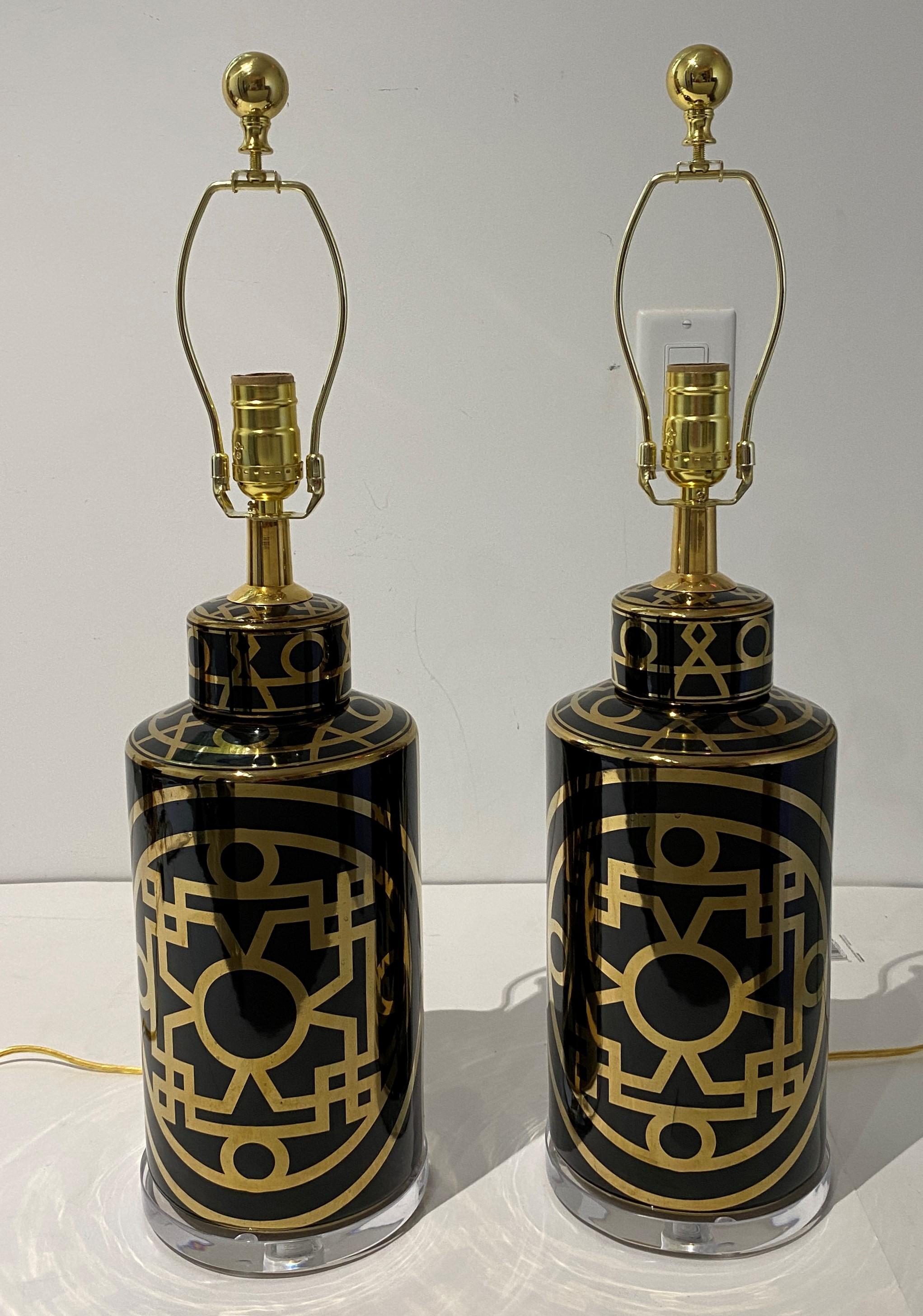 Chinese Pair of Hollywood Regency Table Lamps Style of James Mont For Sale