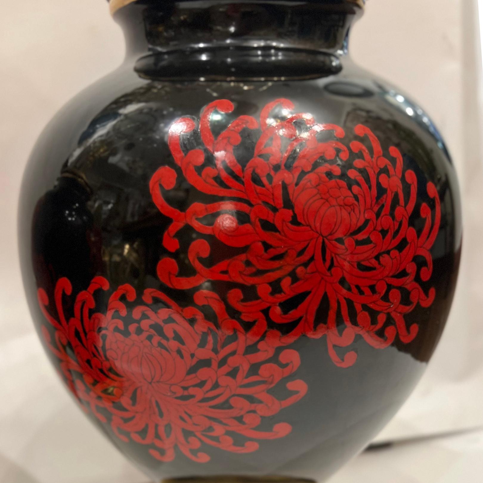 Pair of Black and Red Chinoiserie Lamps In Good Condition For Sale In New York, NY