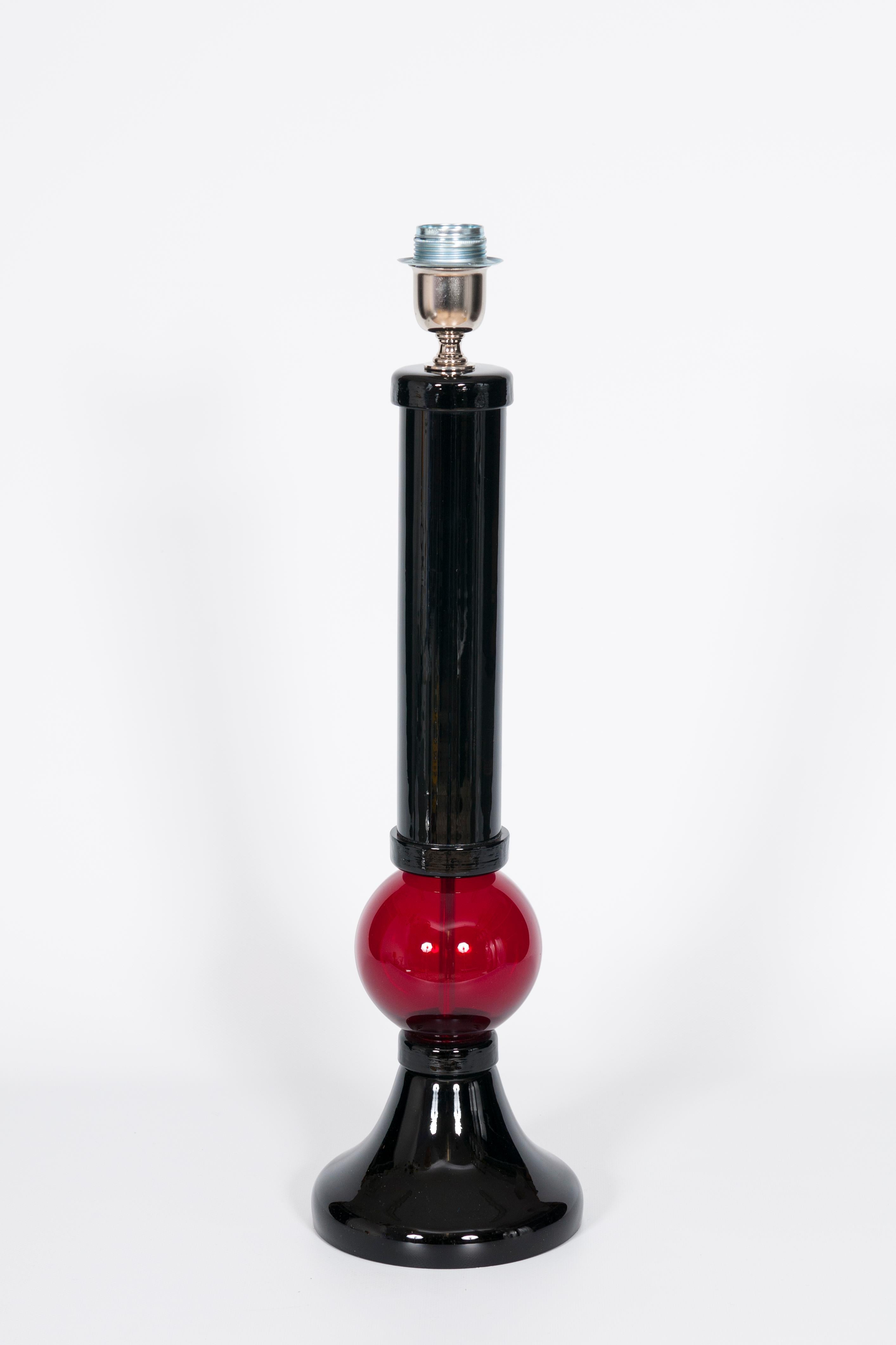Contemporary Pair of Black and Red Table Lamps in Blown Murano Glass, 21st Century For Sale