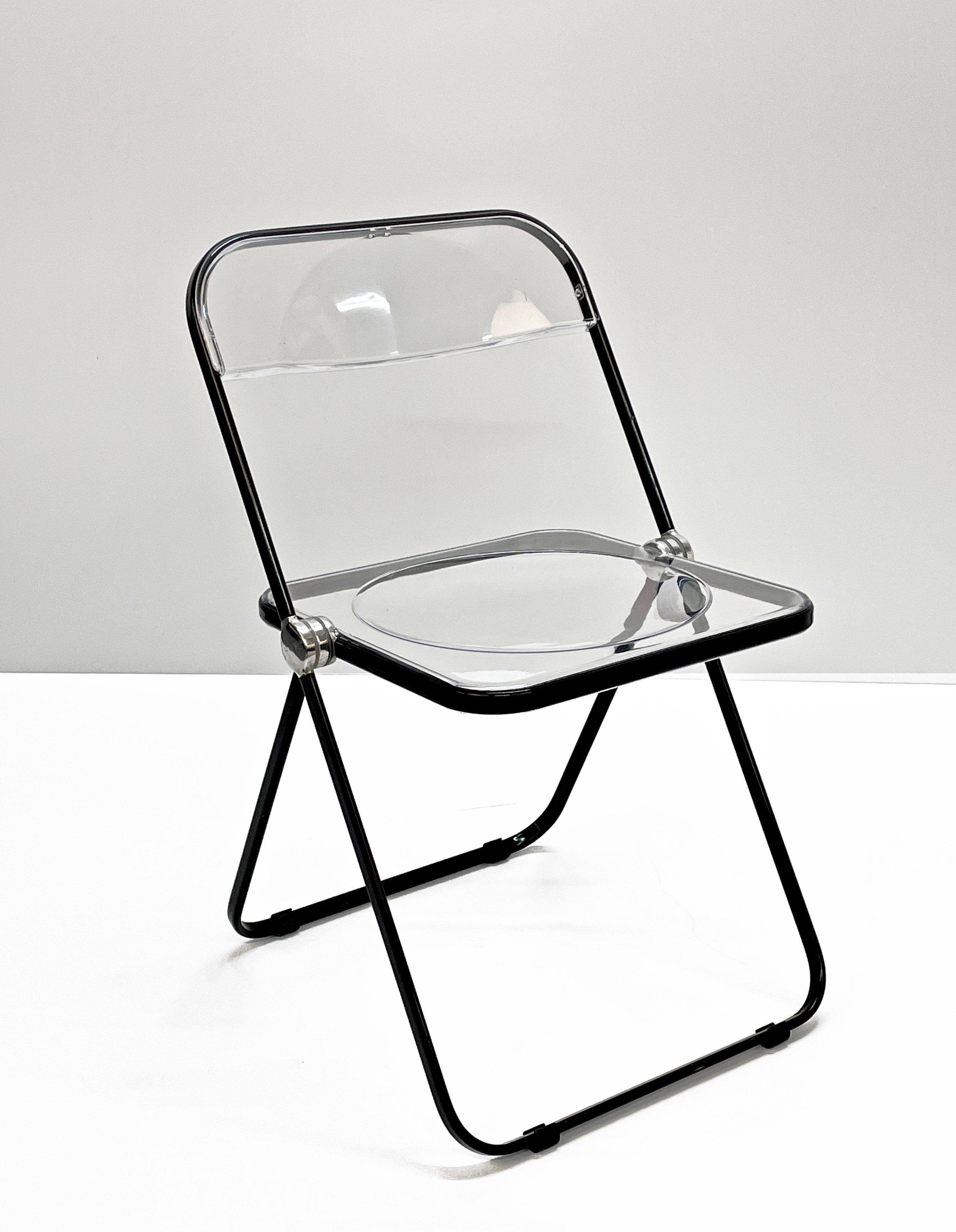 Pair of Black and Transparent Plia Chairs Giancarlo Piretti for Castelli Italy For Sale 7