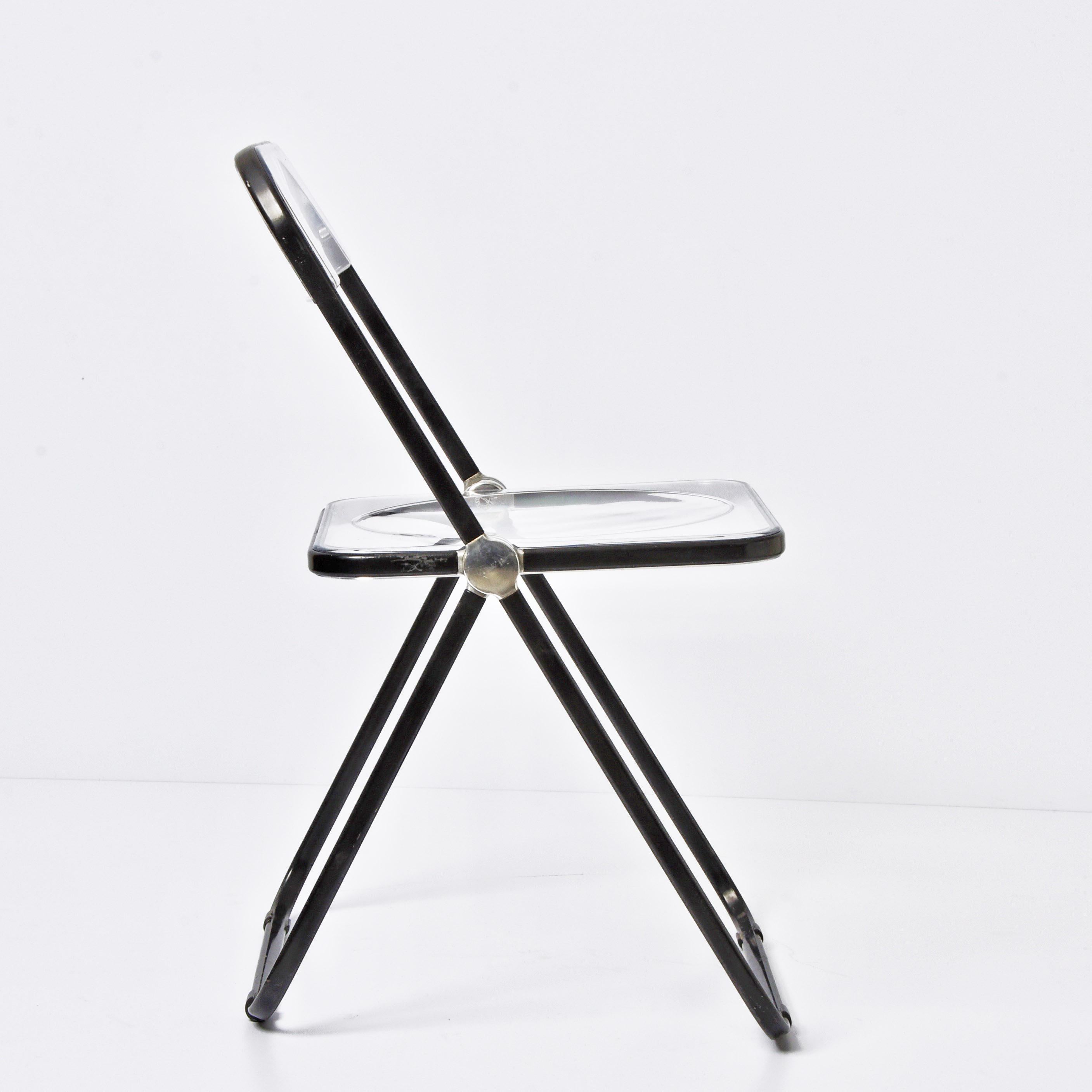 Paar schwarze und transparente Plia-Stühle Giancarlo Piretti für Castelli, Italien im Zustand „Gut“ im Angebot in Roma, IT