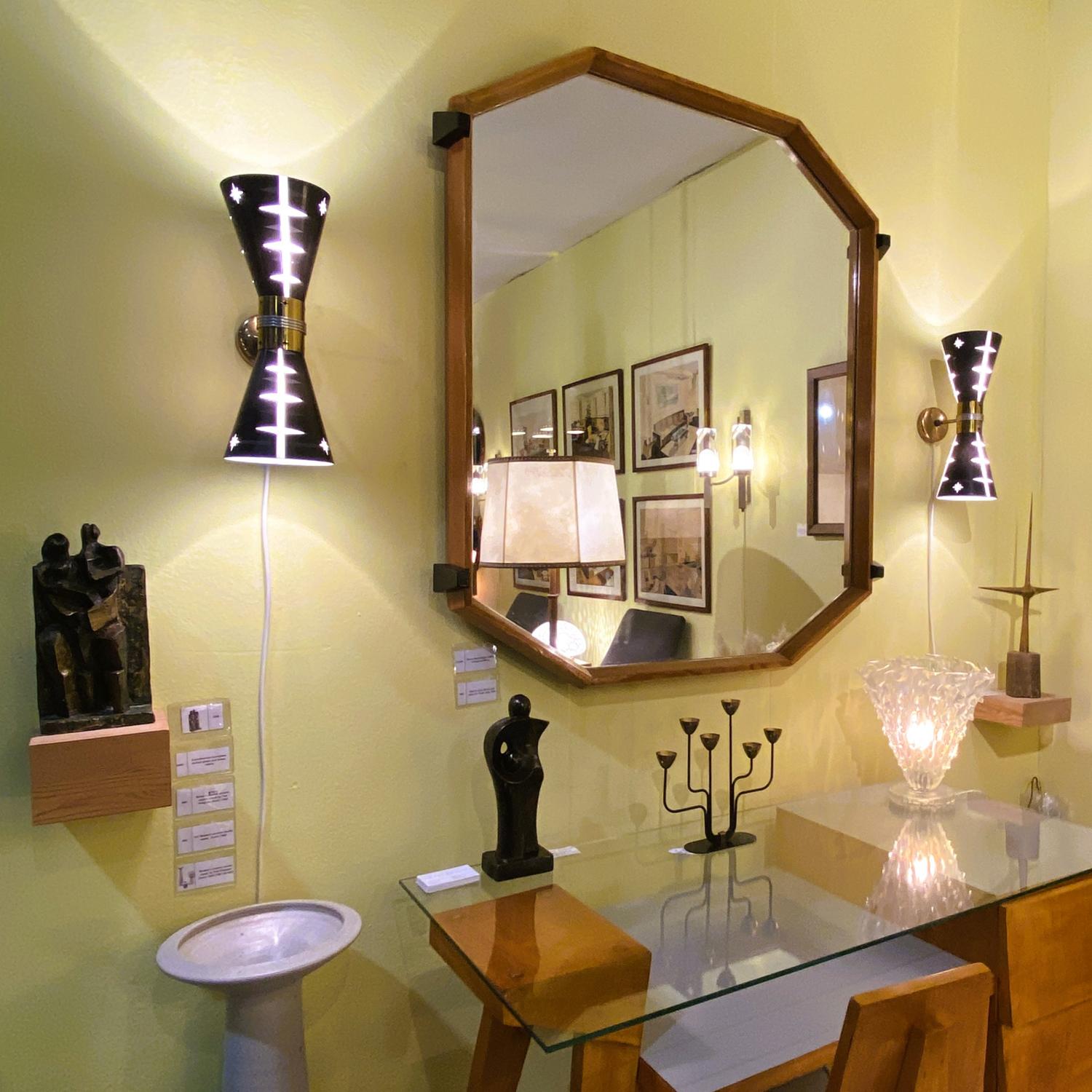 Mid-Century Modern Pair of Black and White Etched Glass and Brass Hourglass Wall Lights 1950’s For Sale