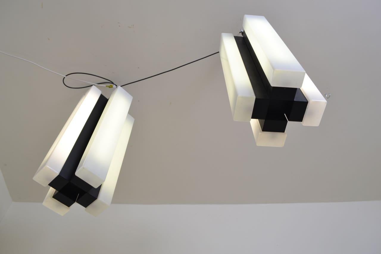 Pair of Black and White Modernist Pendant Lights, Italy, 1970 For Sale 1