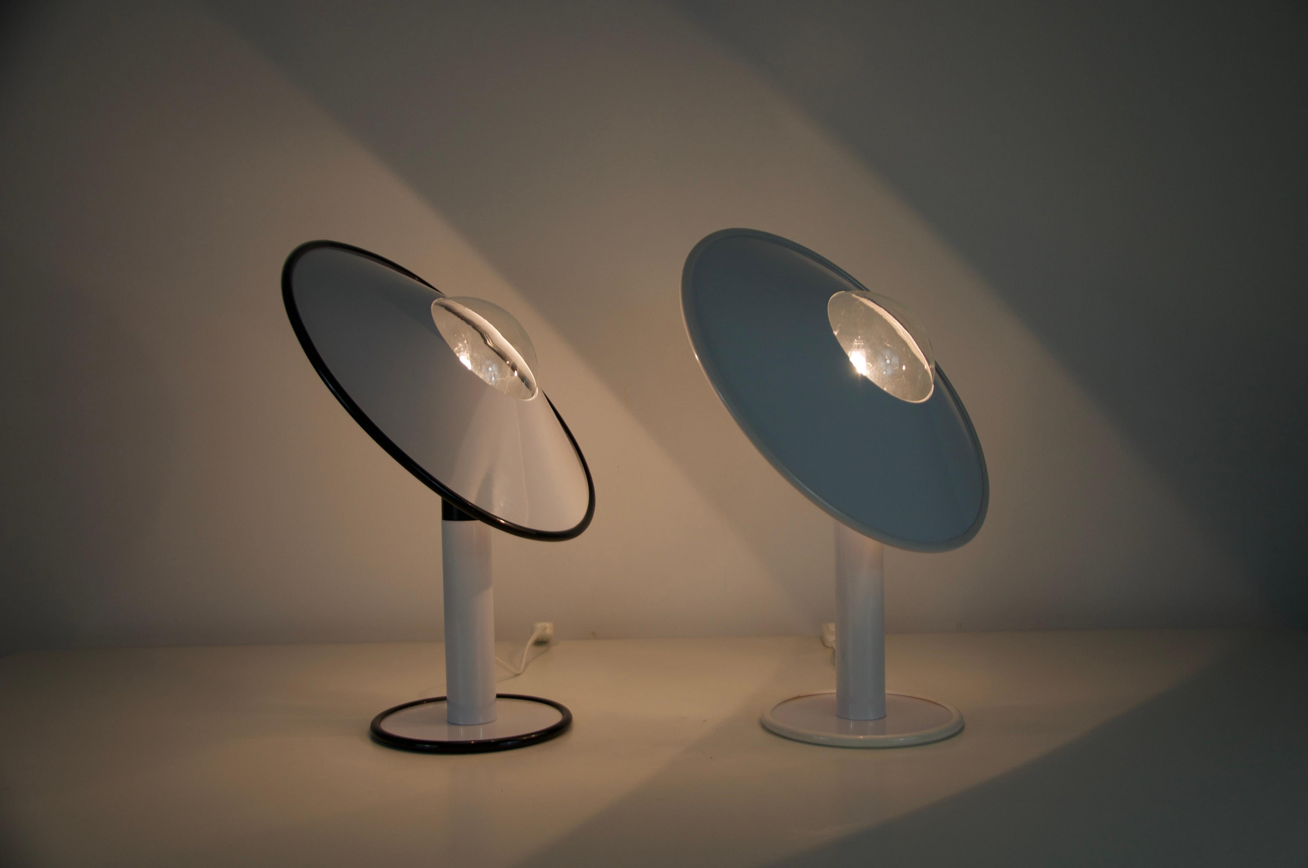 Paire de lampes de table noires et blanches, Italie, années 1980 en vente 5