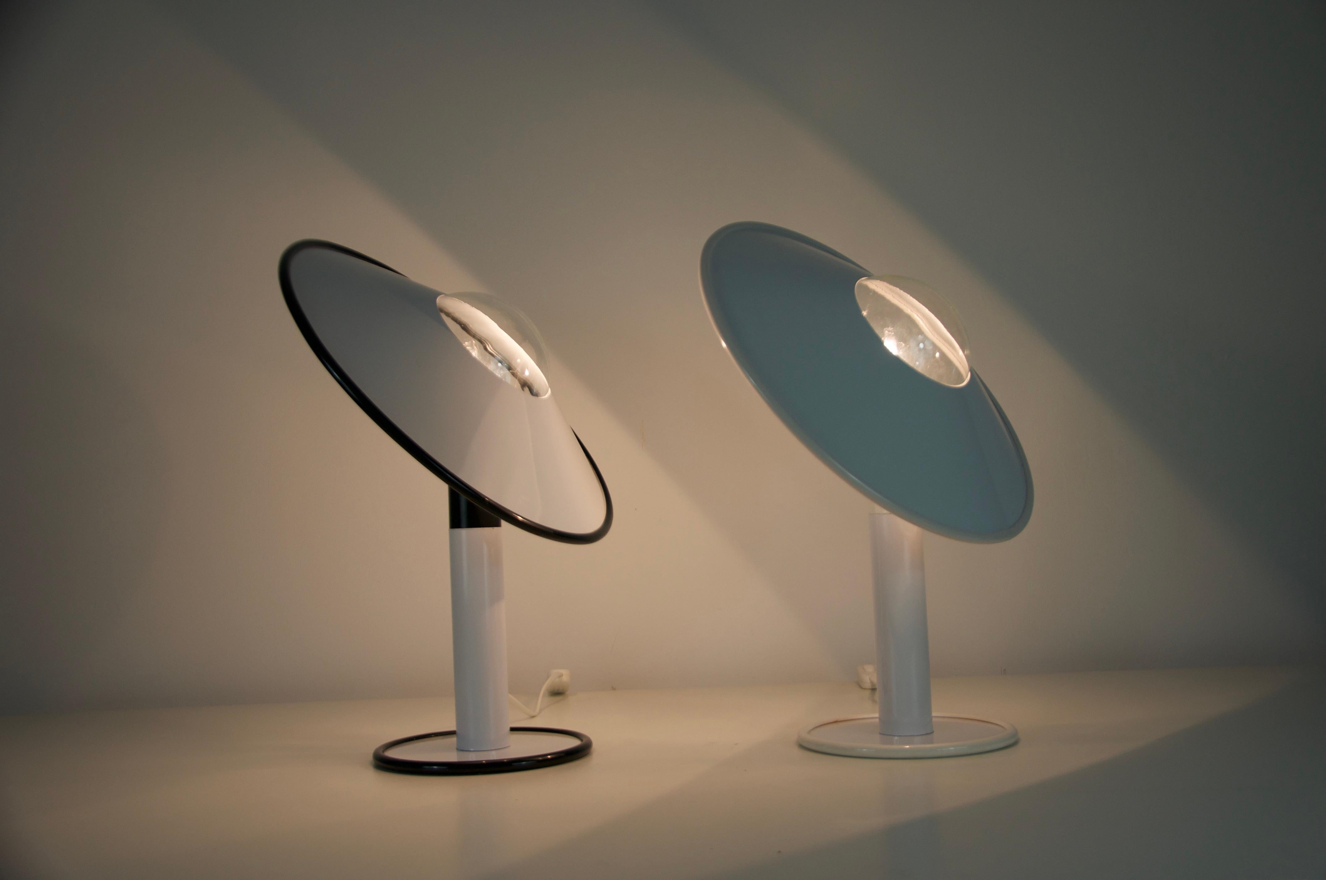 Paire de lampes de table noires et blanches, Italie, années 1980 en vente 6