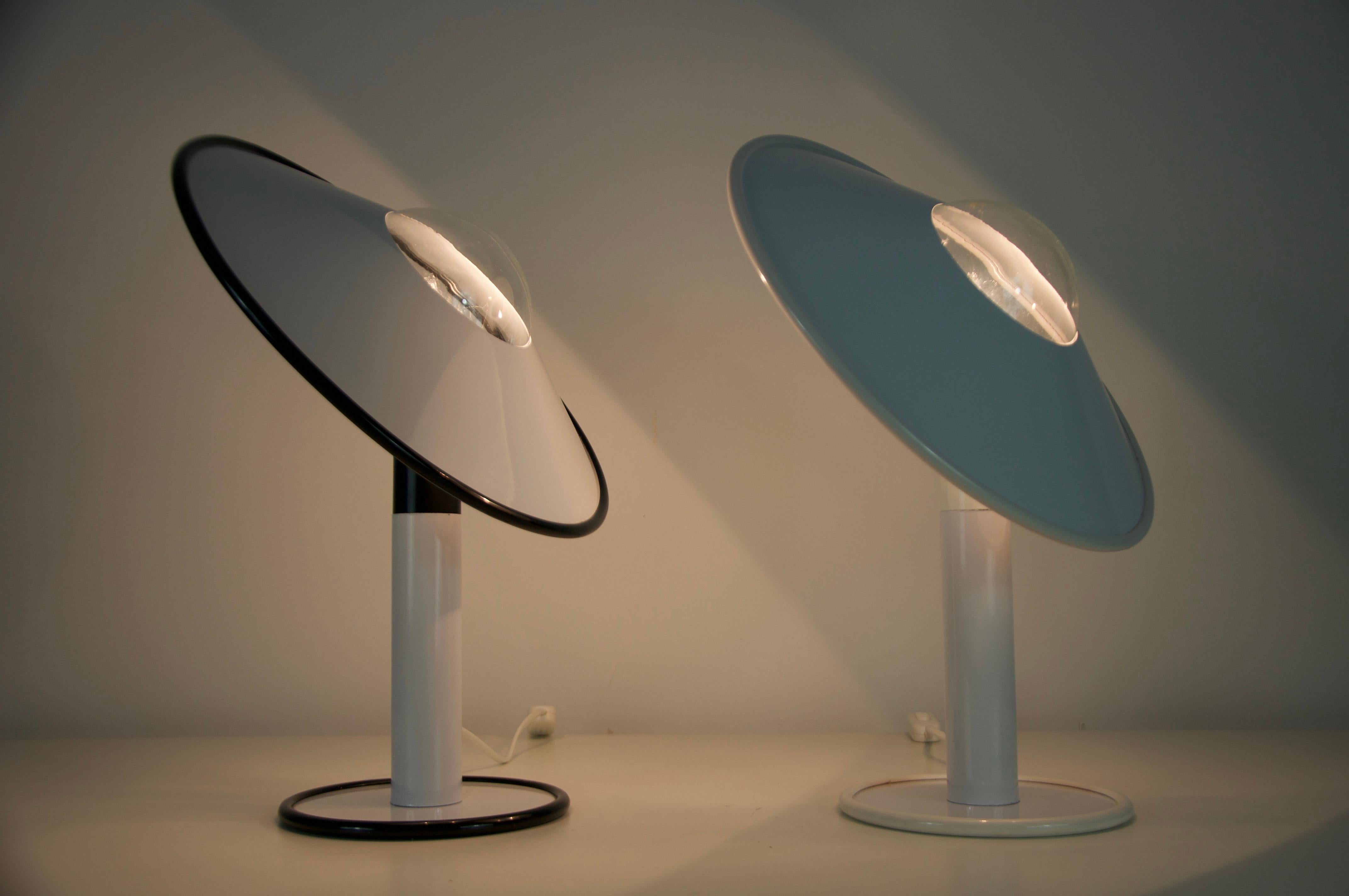 Paire de lampes de table noires et blanches, Italie, années 1980 en vente 7