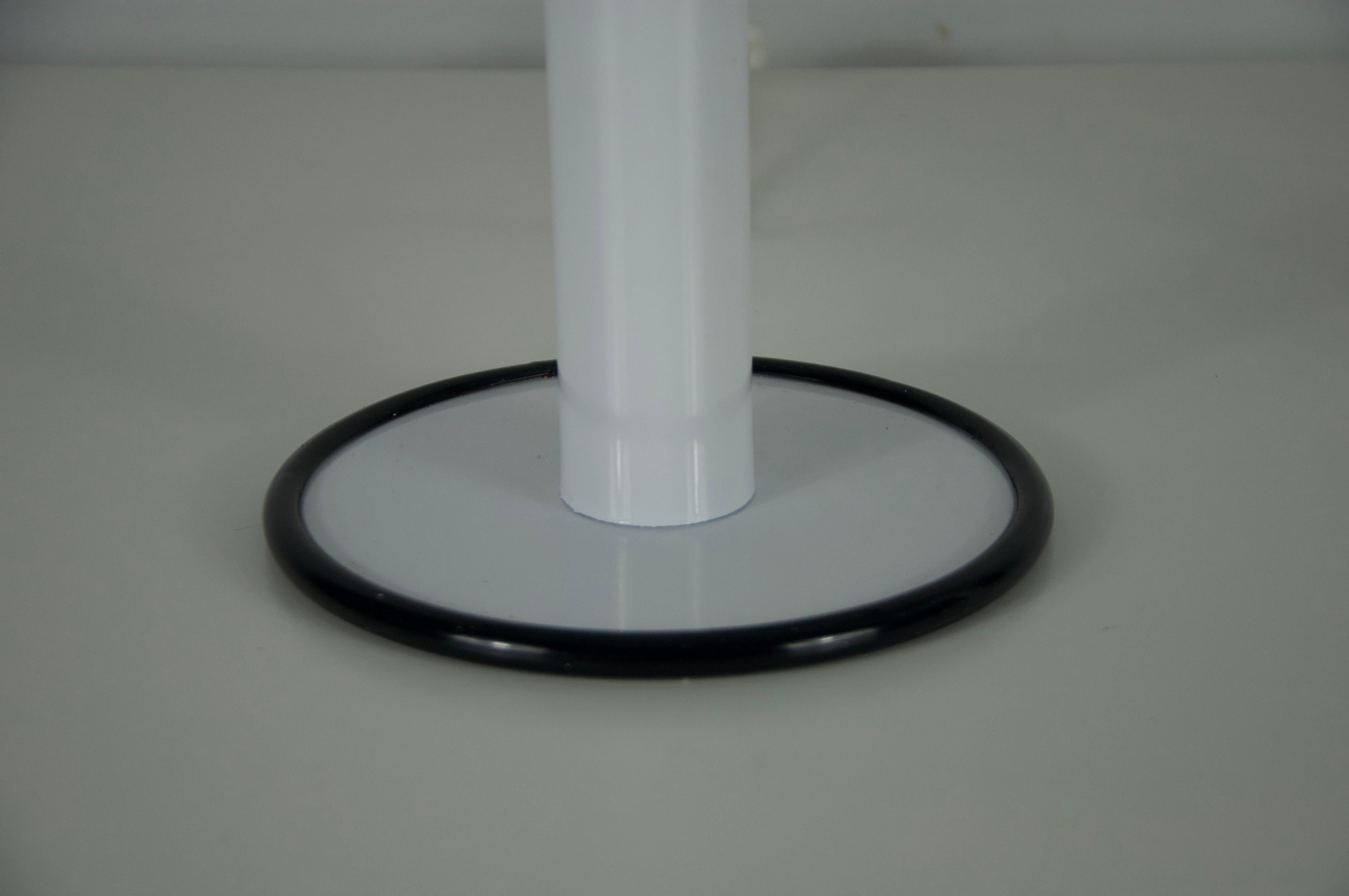 Paire de lampes de table noires et blanches, Italie, années 1980 en vente 1