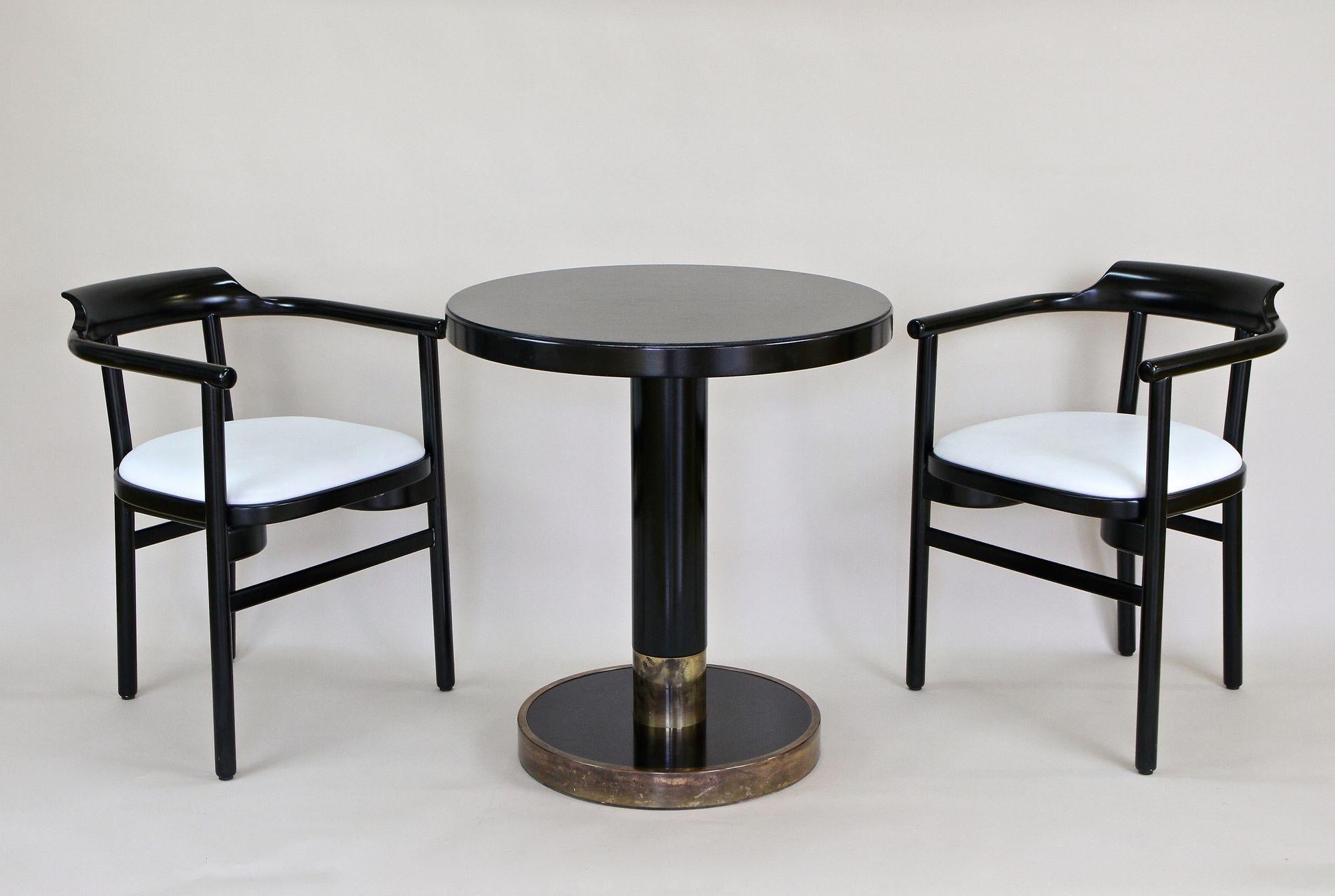 Modern Pair of Black Armchairs with White Leather Upholstery by Thonet, at circa 1980 For Sale