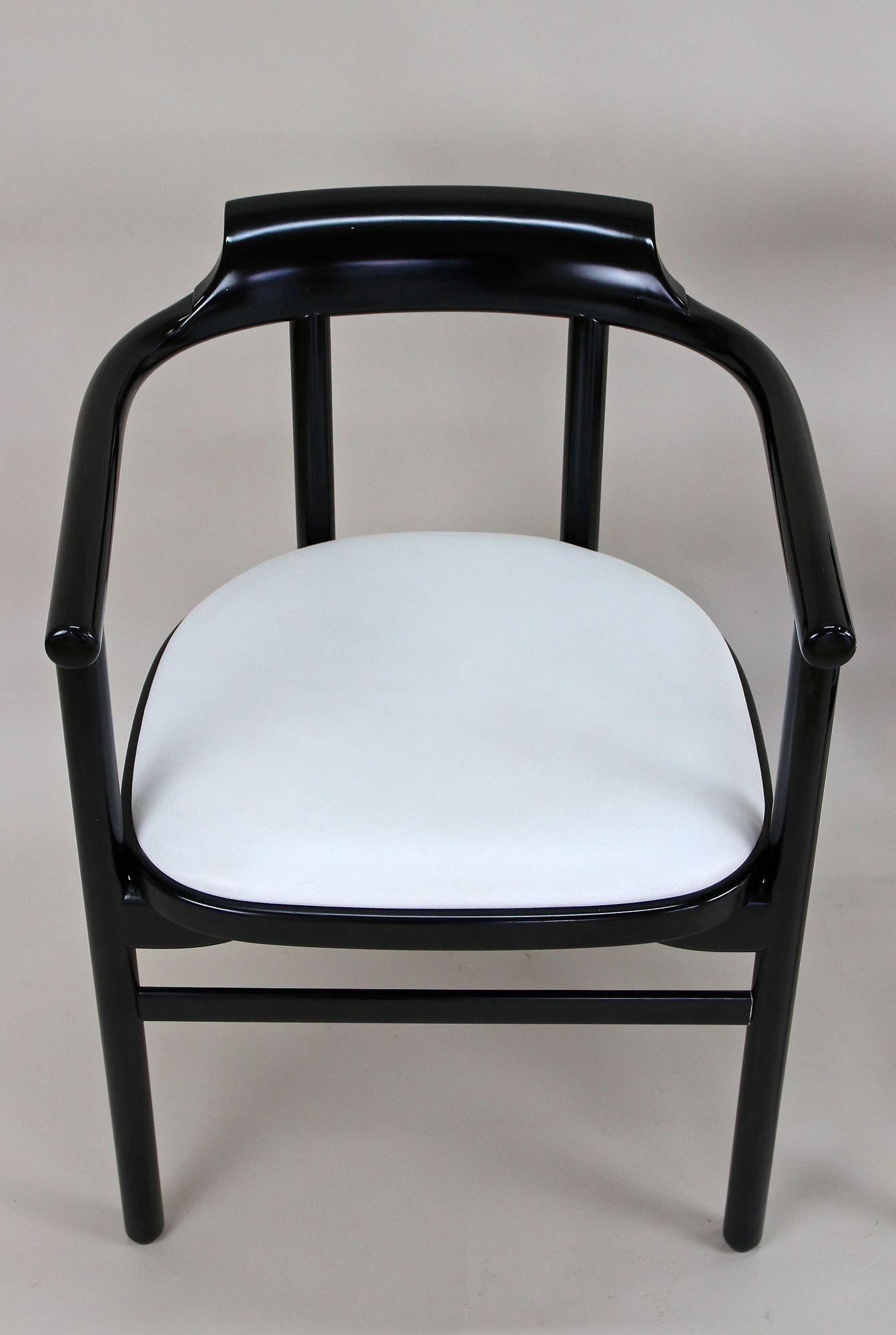 Lacquered Pair of Black Armchairs with White Leather Upholstery by Thonet, at circa 1980 For Sale