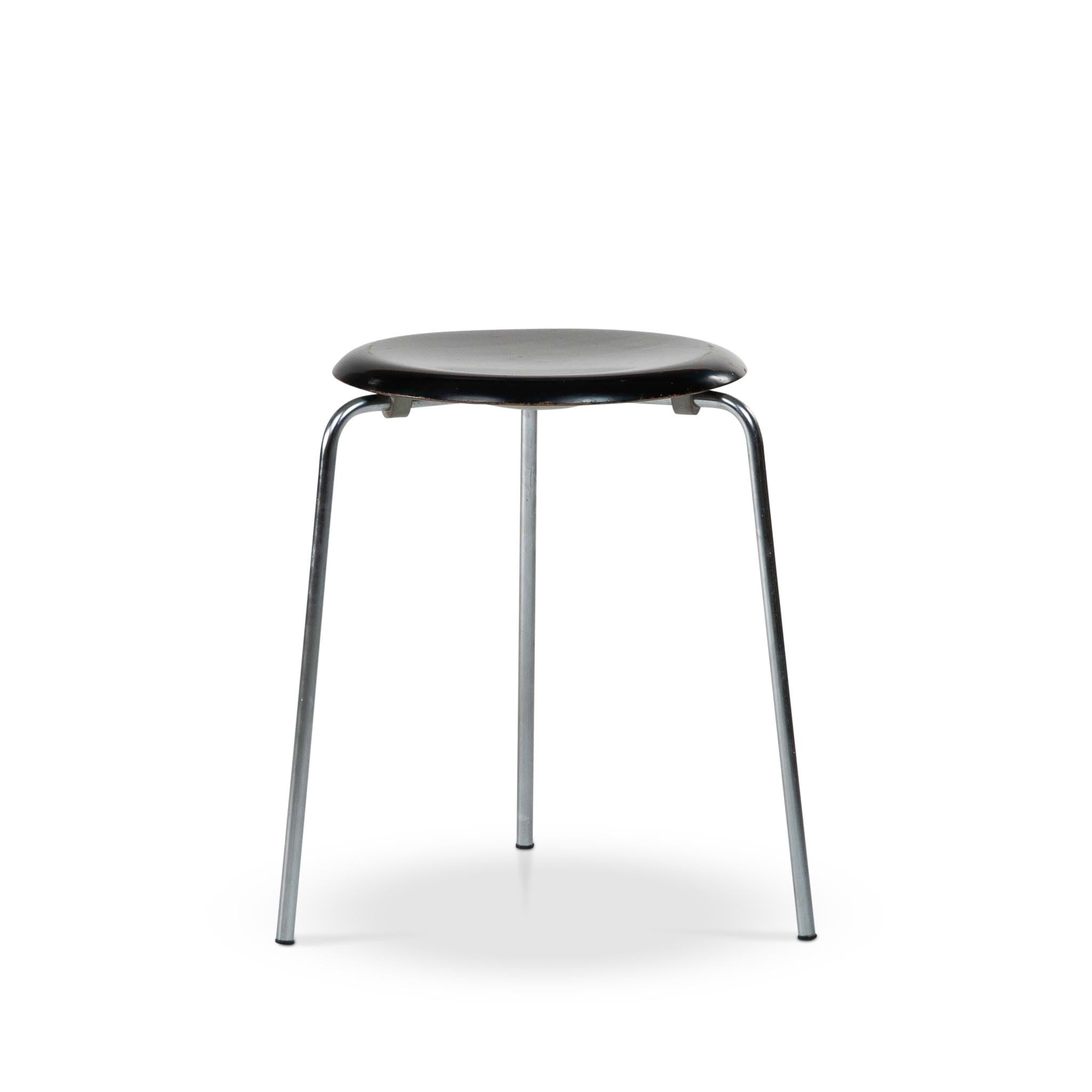 Introducing a pair of black lacquered original vintage Dot tripod stools, model 3107, a design that has become synonymous with Danish Modernism. Created by the legendary Arne Jacobsen for Fritz Hansen in 1954, these stools from 1968 are a testament