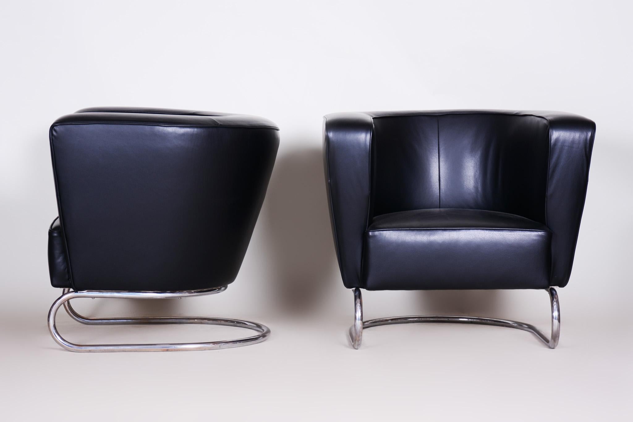 Pair of Black Art Deco Armchairs from Czechoslovakia by Jindrich Halabala, 1930s For Sale 1