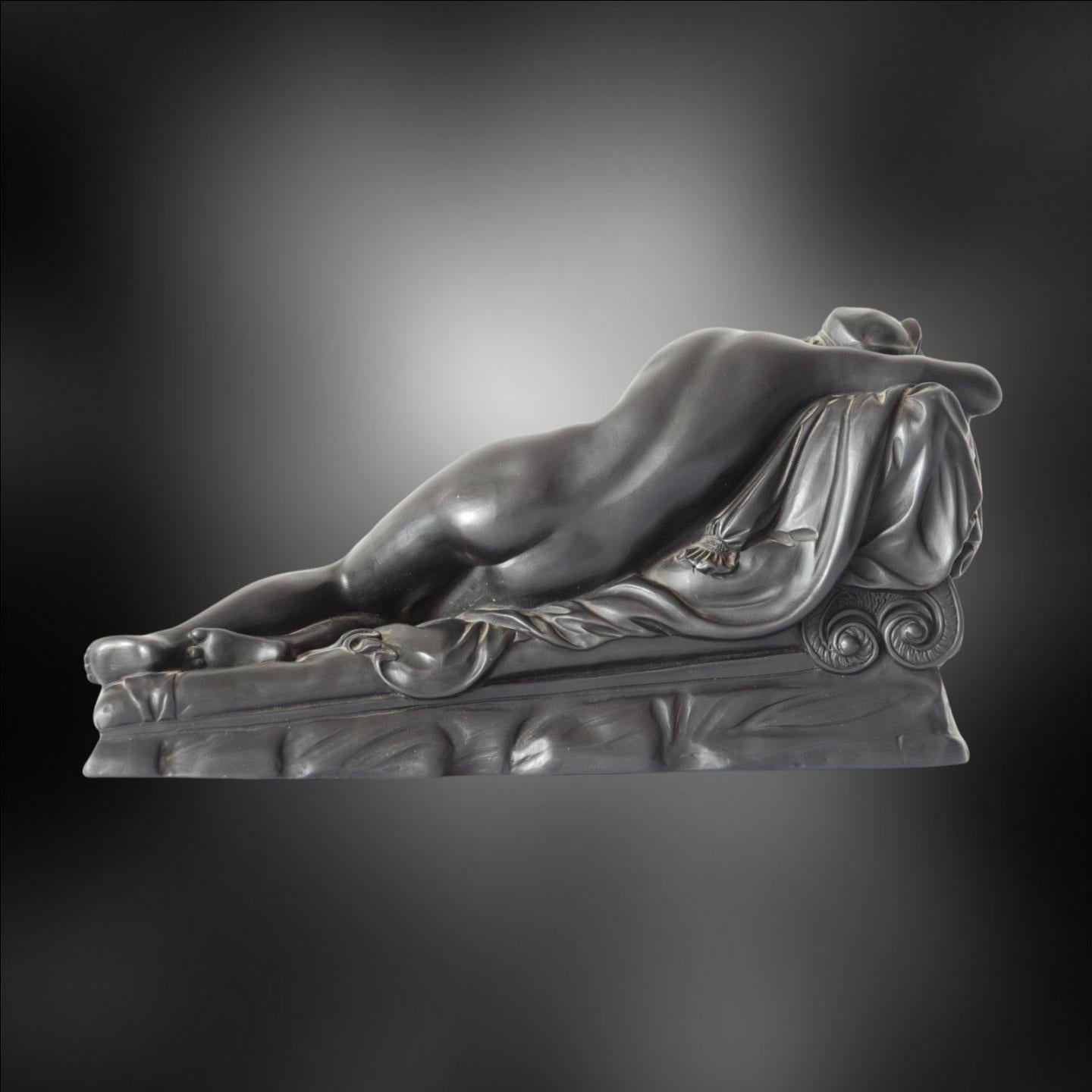 Paire de figures couchées en basalte noir, Cléopâtre et Lucrèce, Neale vers 1780 Excellent état - En vente à Melbourne, Victoria