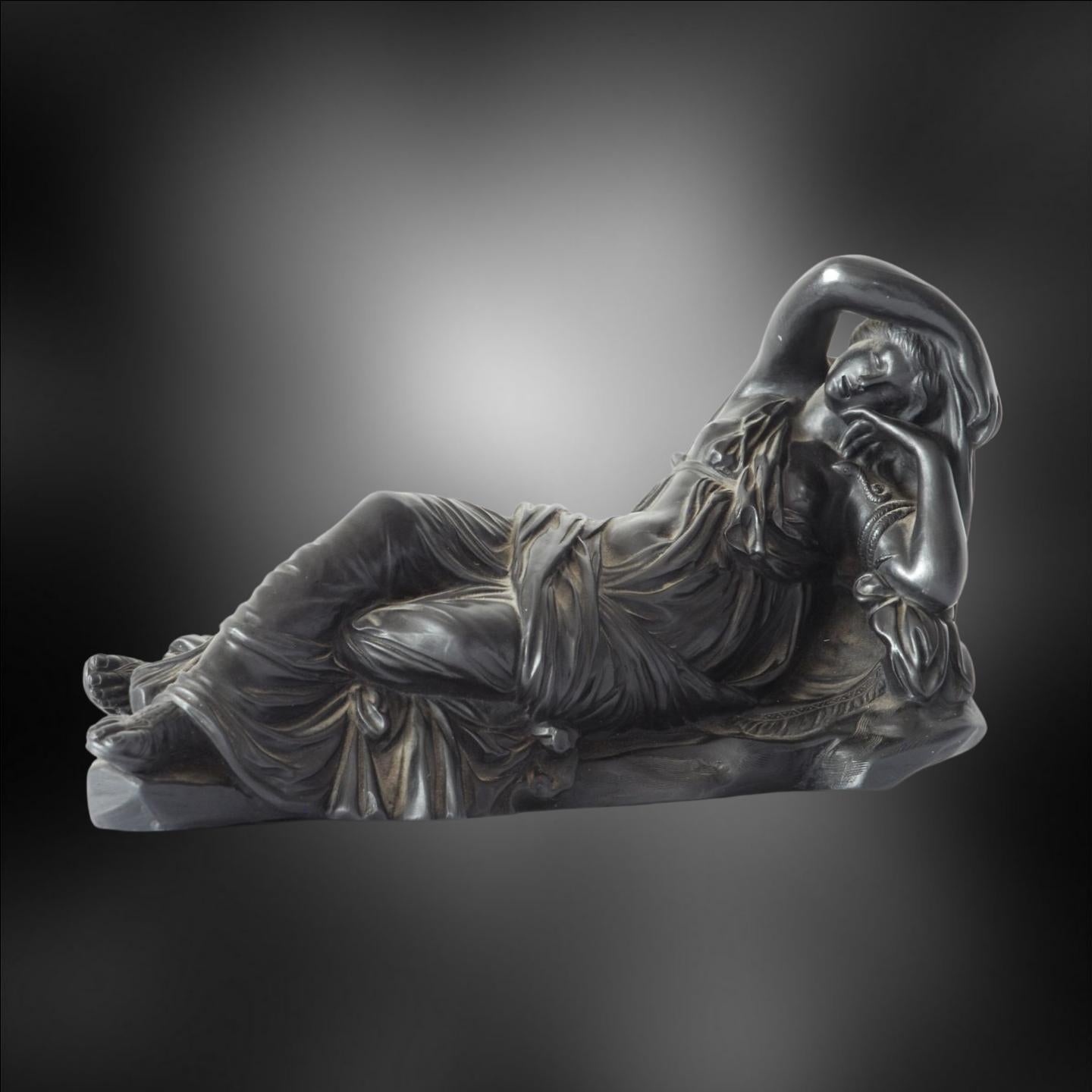 Paire de figures couchées en basalte noir, Cléopâtre et Lucrèce, Neale vers 1780 en vente 1