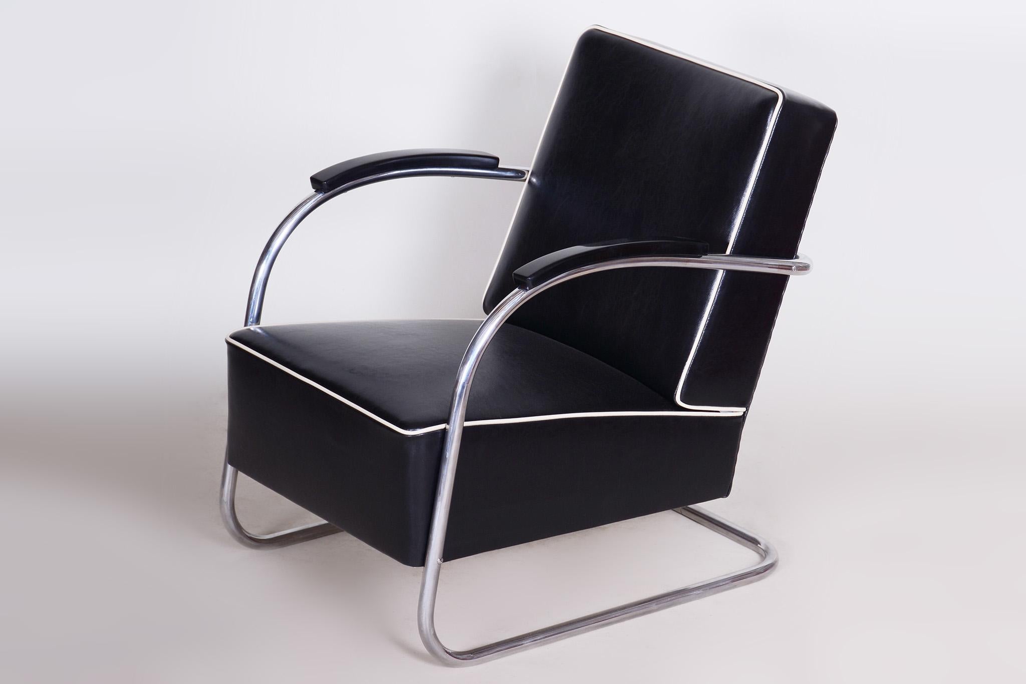 Mid-20th Century Pair of Black Bauhaus Armchairs, Made by Mucke Melder in 1930s Czechia For Sale