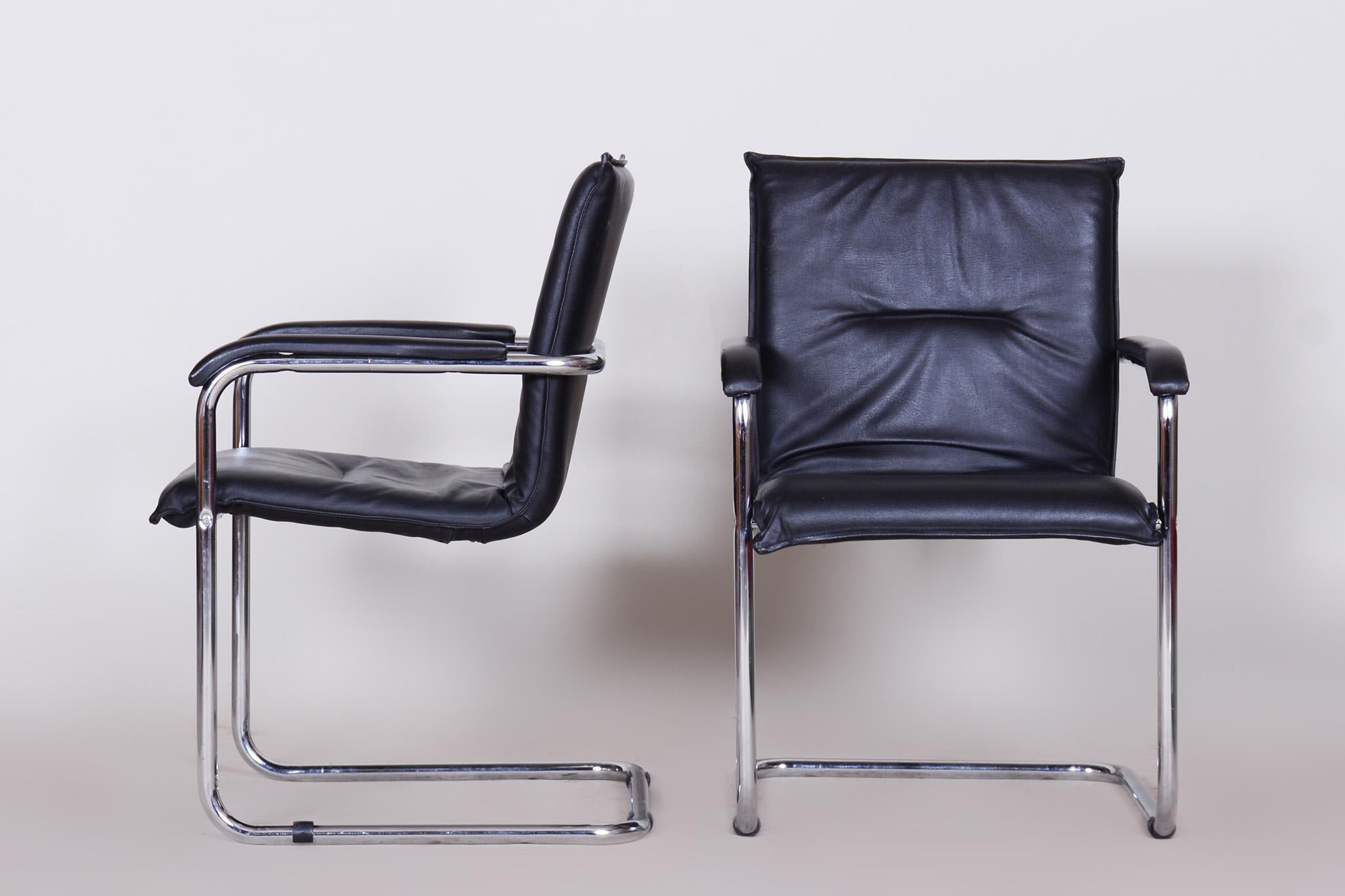 Allemand Paire de chaises Bauhaus noires en cuir artificiel, années 1970, Allemagne en vente