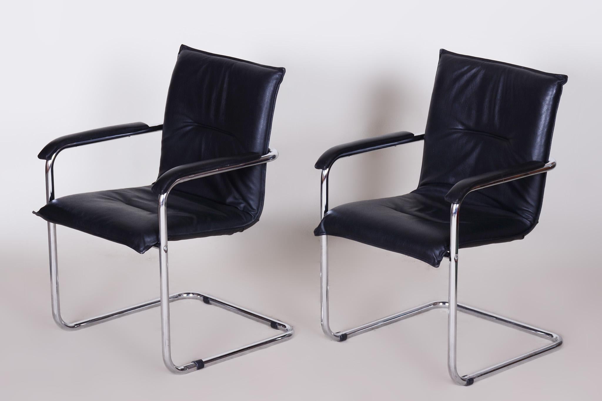 Acier Paire de chaises Bauhaus noires en cuir artificiel, années 1970, Allemagne en vente