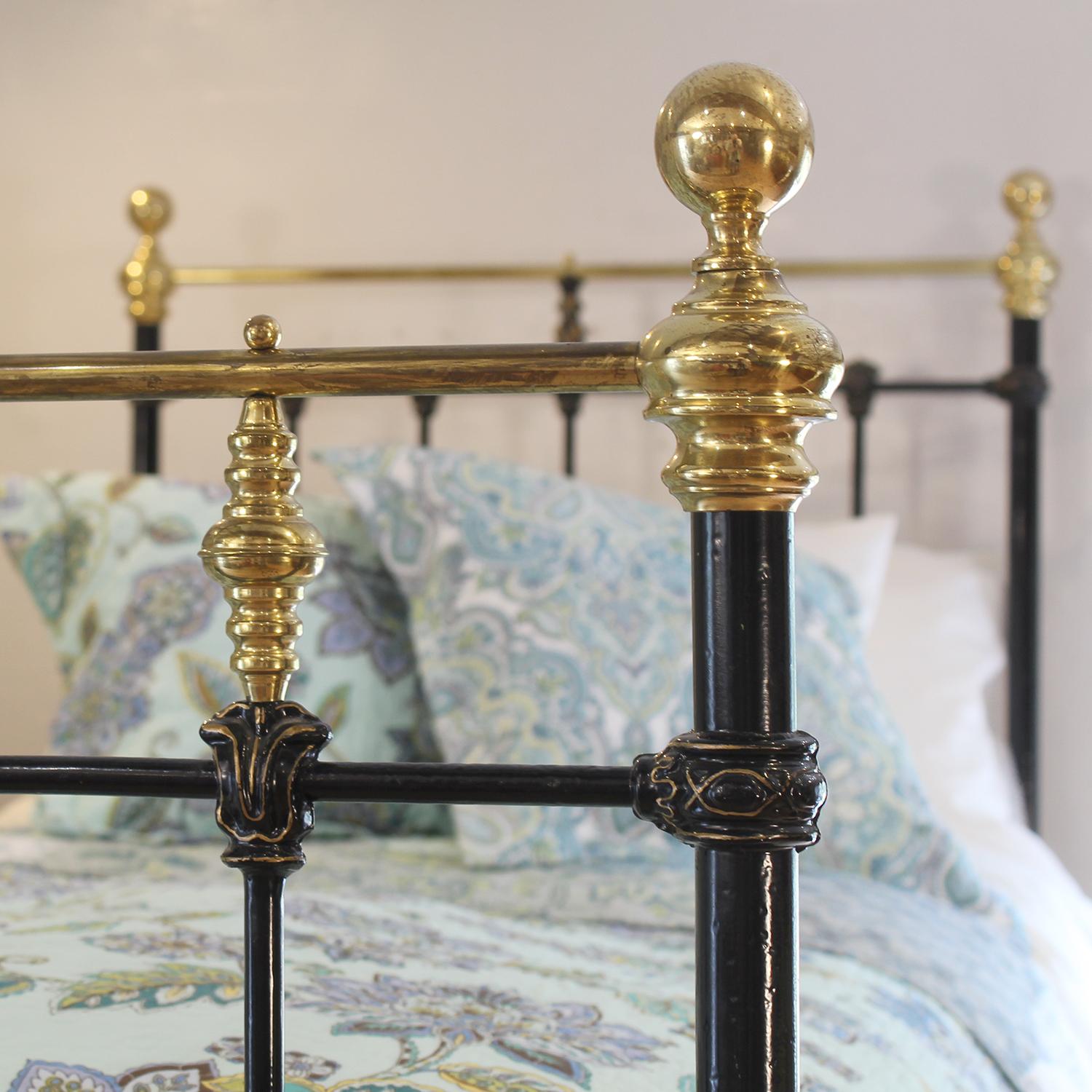 Late 19th Century Pair of Black Cast Iron Antique Beds in Black circa 1890 MP69 For Sale