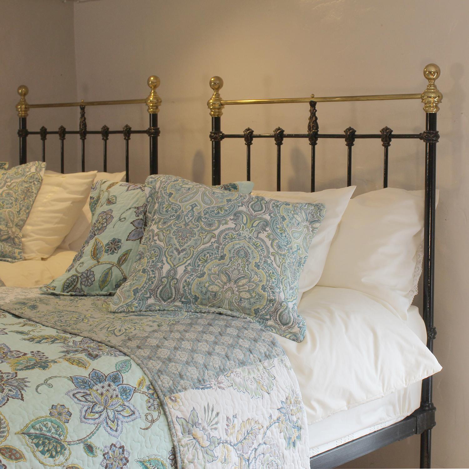 Pair of Black Cast Iron Antique Beds in Black circa 1890 MP69 For Sale 1