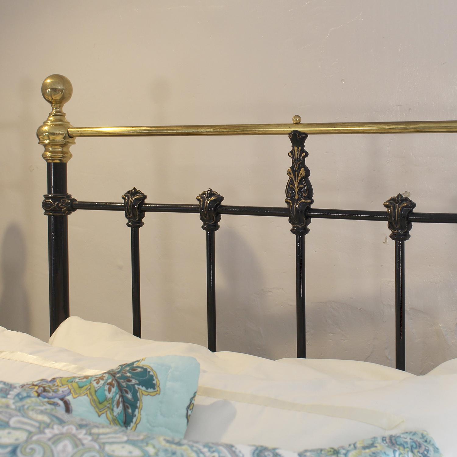 Pair of Black Cast Iron Antique Beds in Black circa 1890 MP69 For Sale 2