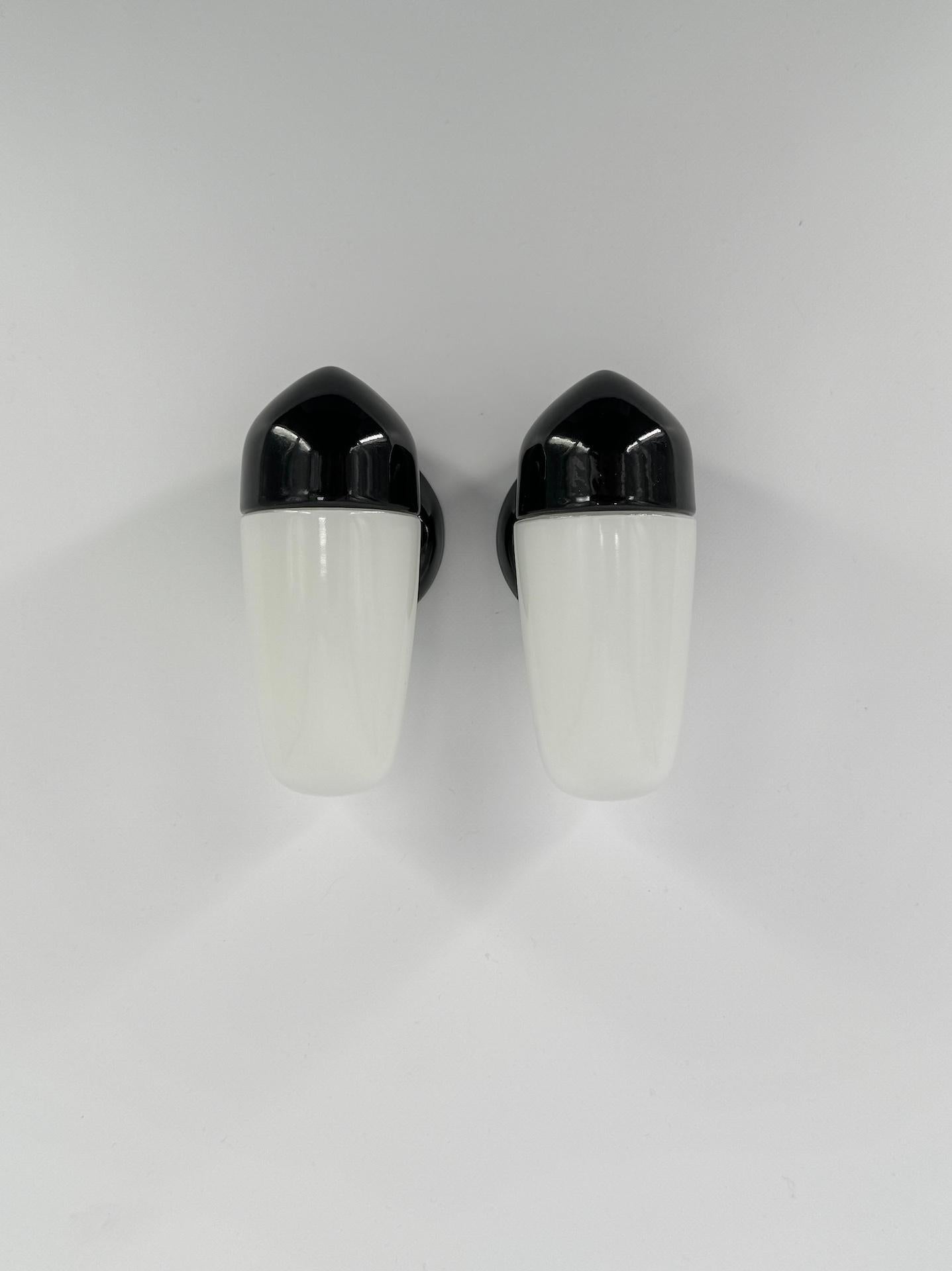 Mid-Century Modern Pair of Black Ceramic and Opaline Wall Lamp By Wilhelm Wagenfeld 1950's For Sale