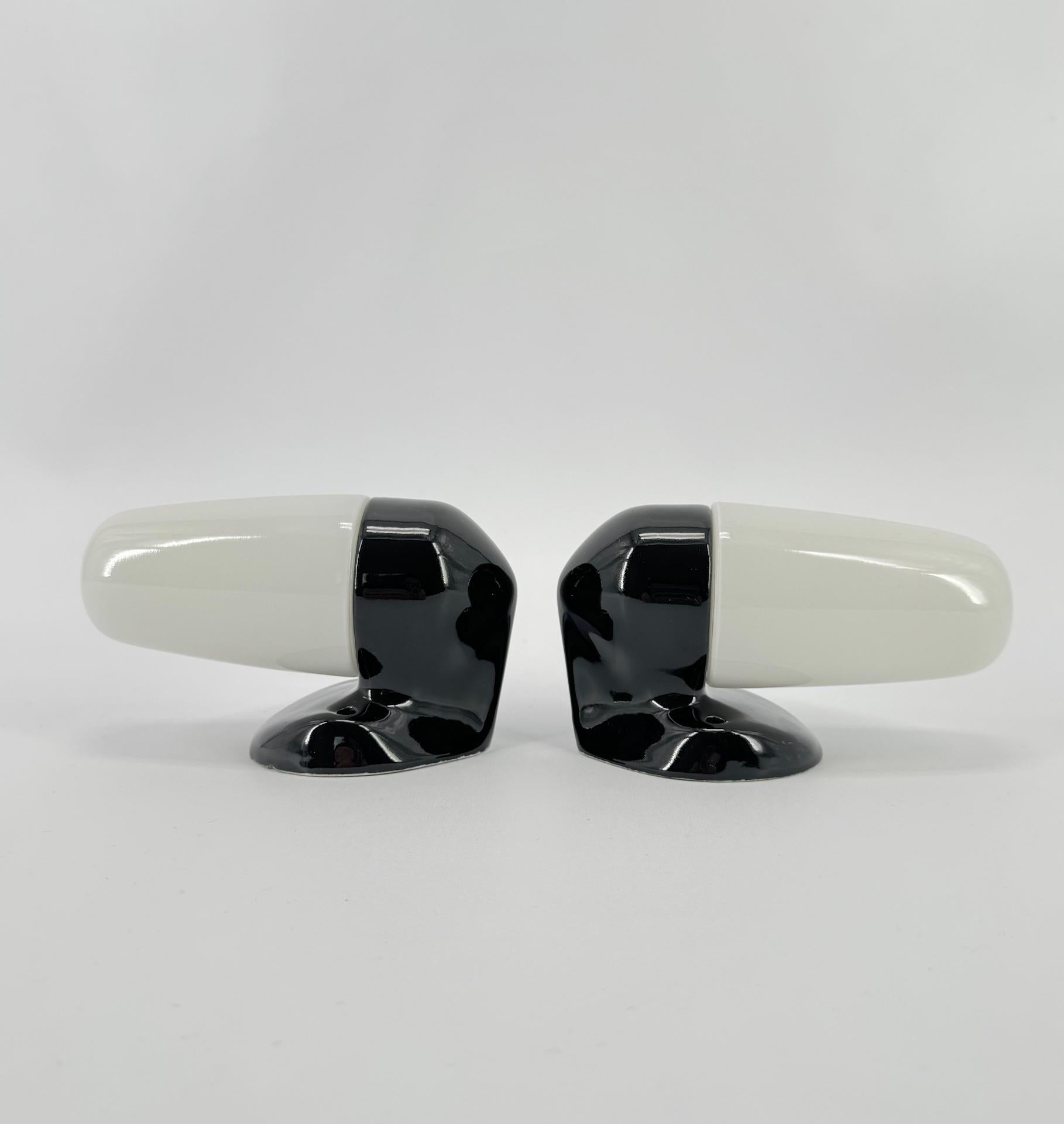 Pair of Black Ceramic and Opaline Wall Lamp By Wilhelm Wagenfeld 1950's In Excellent Condition For Sale In Crespières, FR
