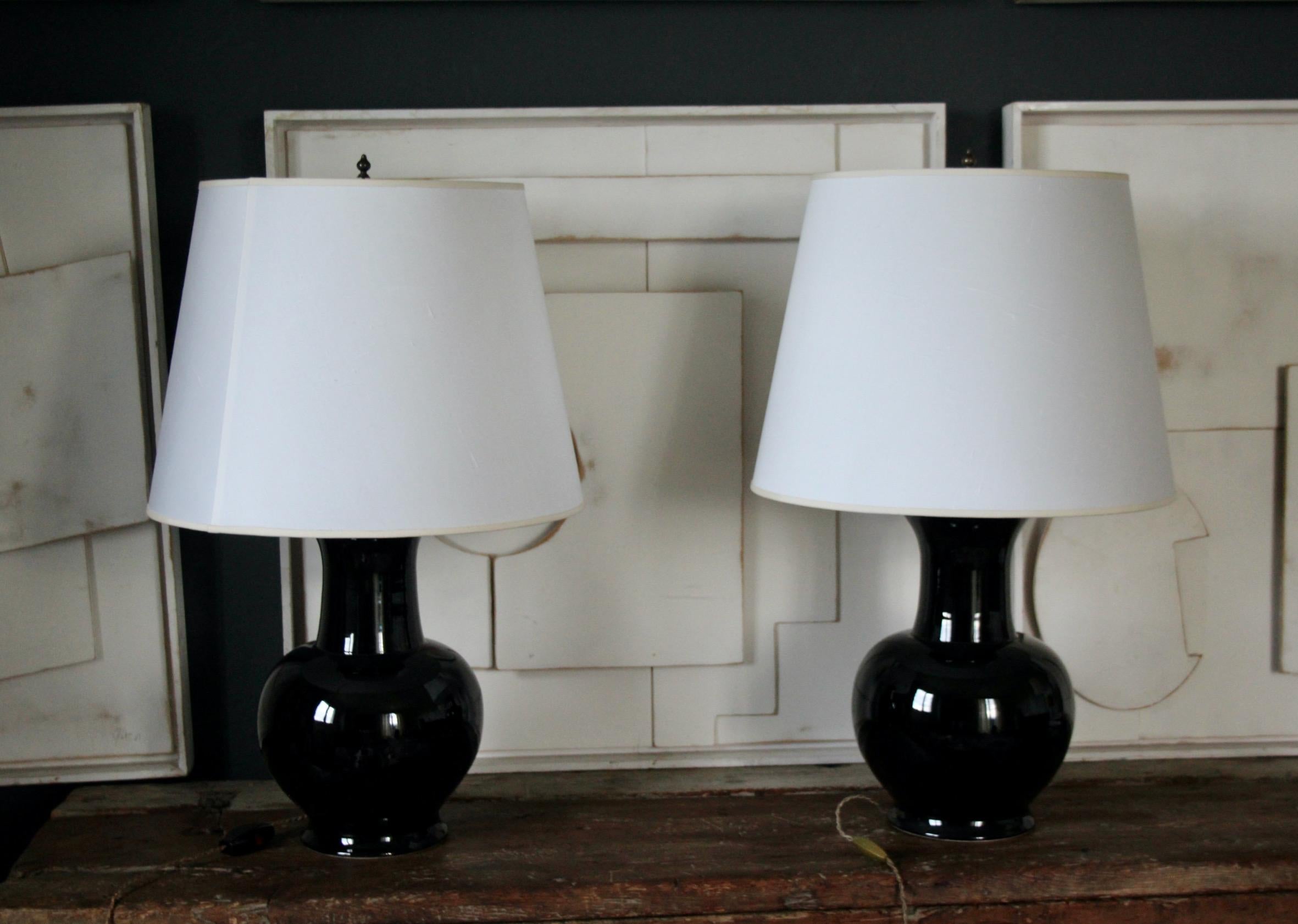 Paire de lampes de table en céramique noire en vente 5