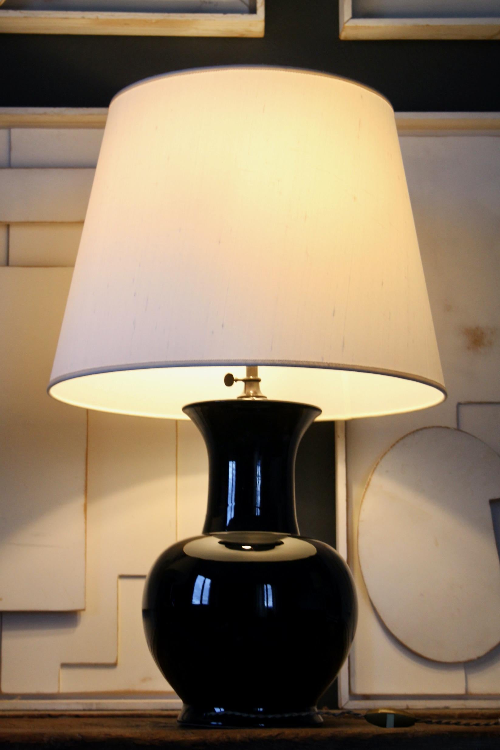 Paire de lampes de table en céramique noire en vente 8