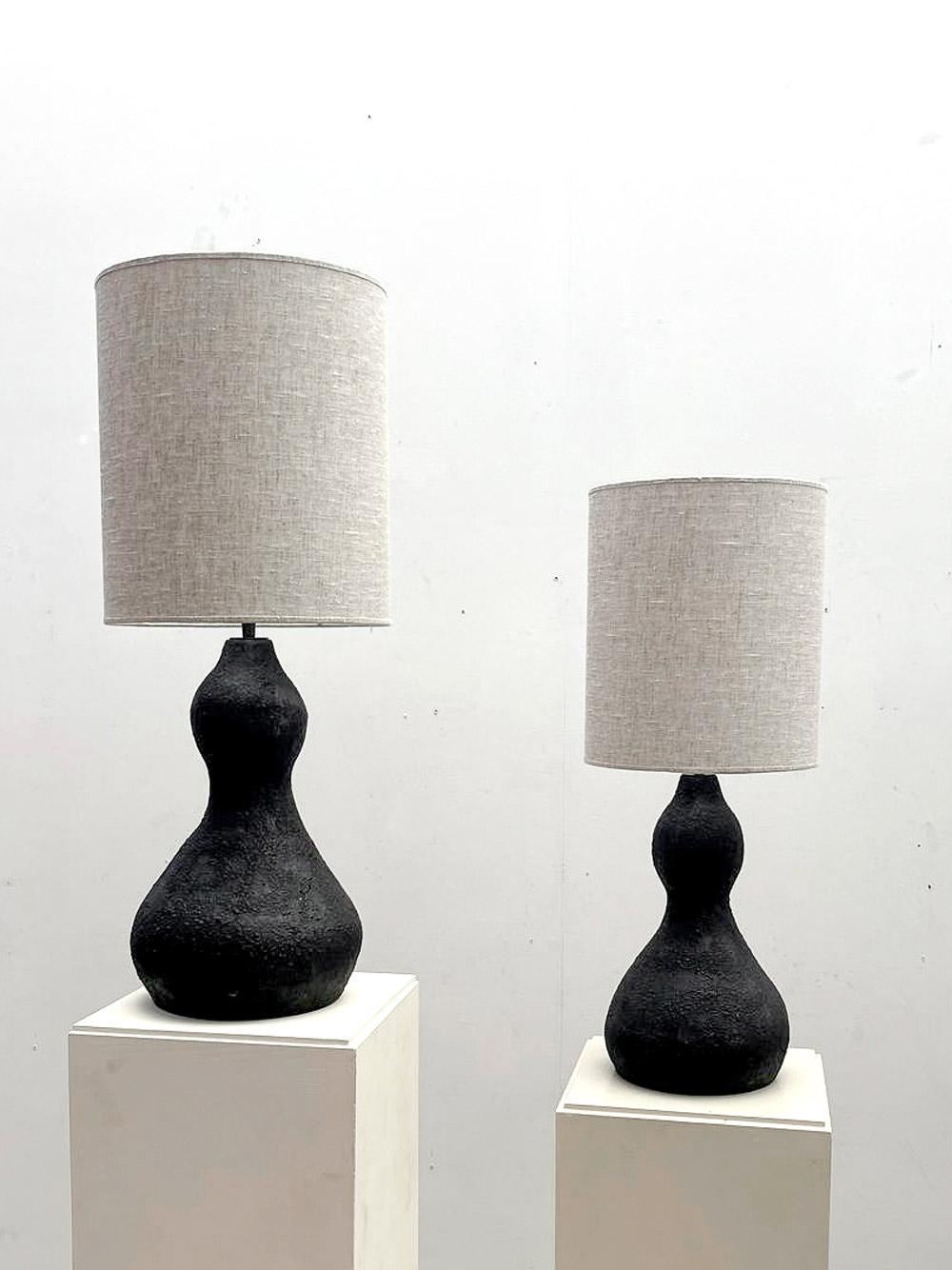 Belge Paire de lampes de table en céramique noire d'Alice Vliers, Belgique en vente
