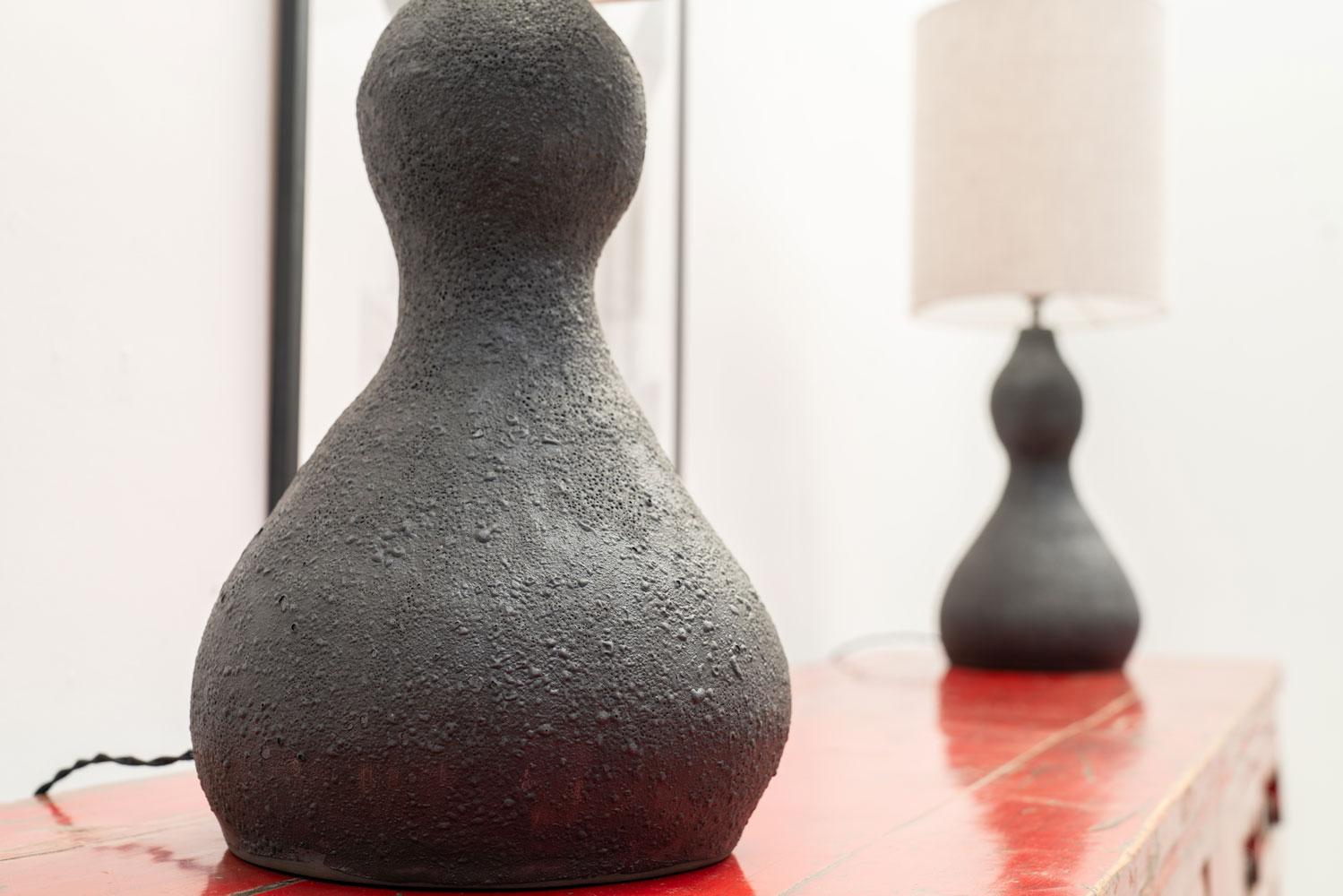 Paire de lampes de table en céramique noire d'Alice Vliers, Belgique en vente 2