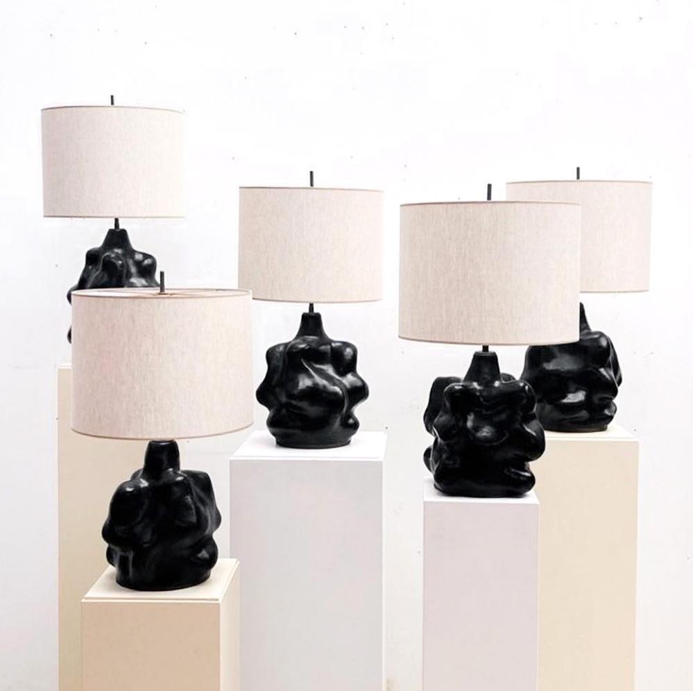 XXI secolo e contemporaneo Coppia di lampade da tavolo in ceramica nera di Aliette Vliers, Belgio in vendita