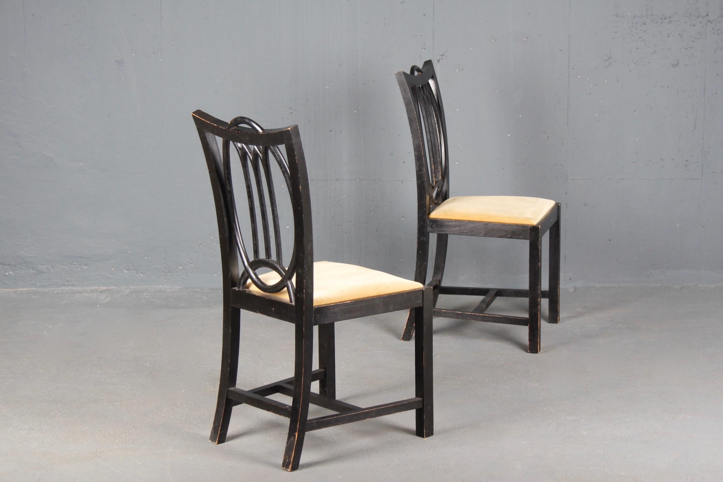 Early 20th Century Pair of Black Chairs