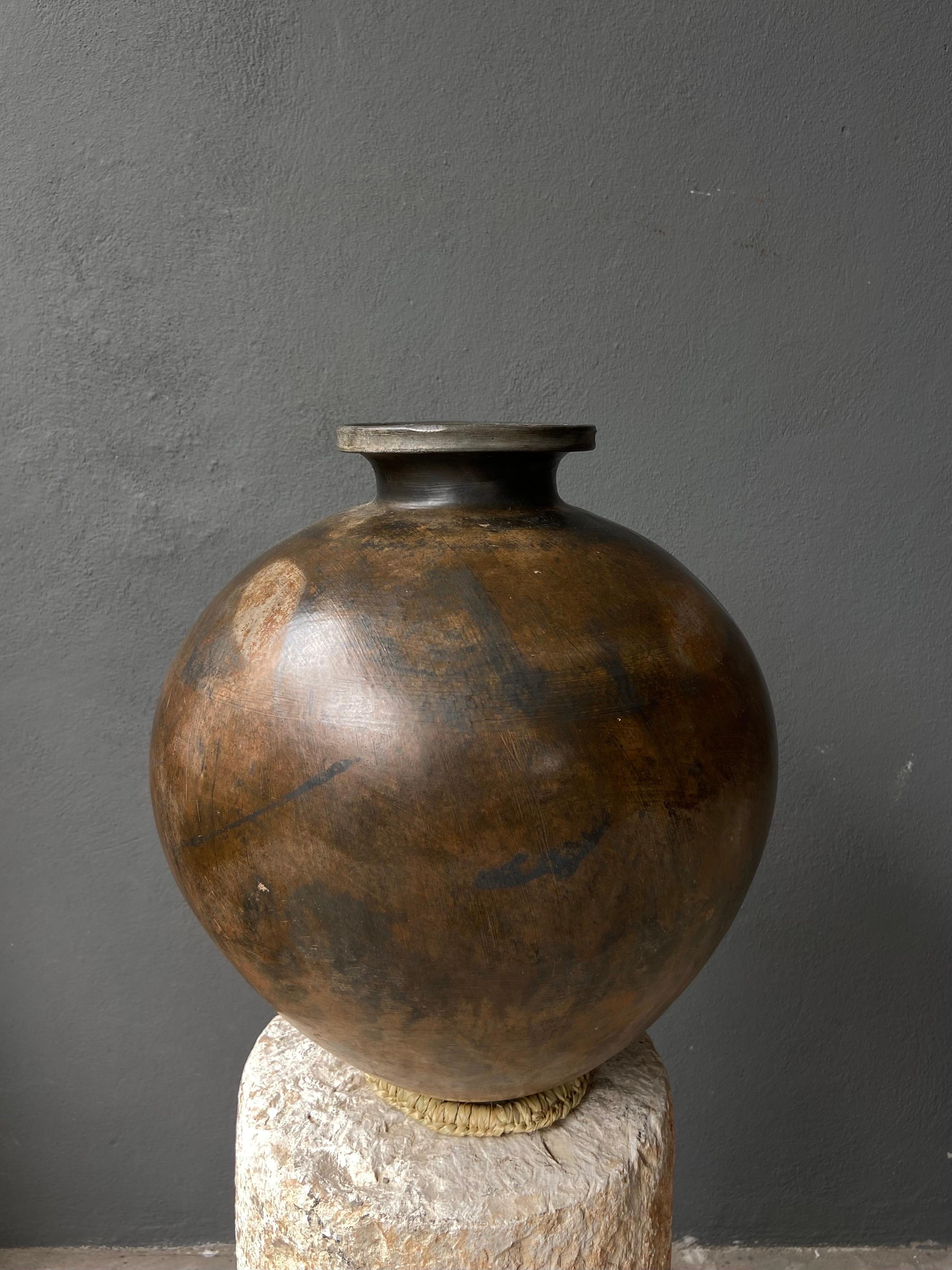 Pair of Black Clay Ceramic Mezcal Jars from Central Oaxaca, Mexico, circa 1950's 10