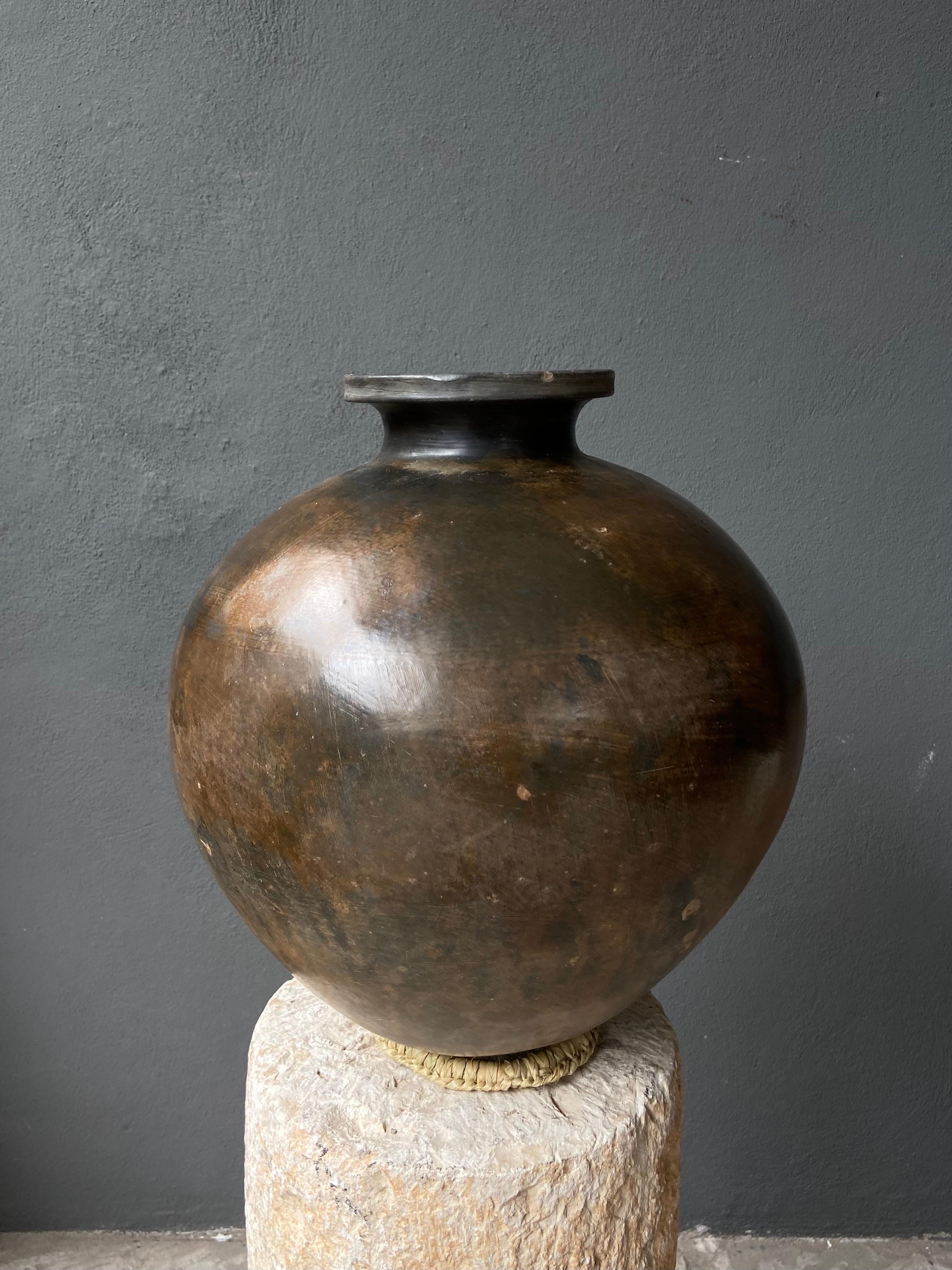 Pair of Black Clay Ceramic Mezcal Jars from Central Oaxaca, Mexico, circa 1950's 11