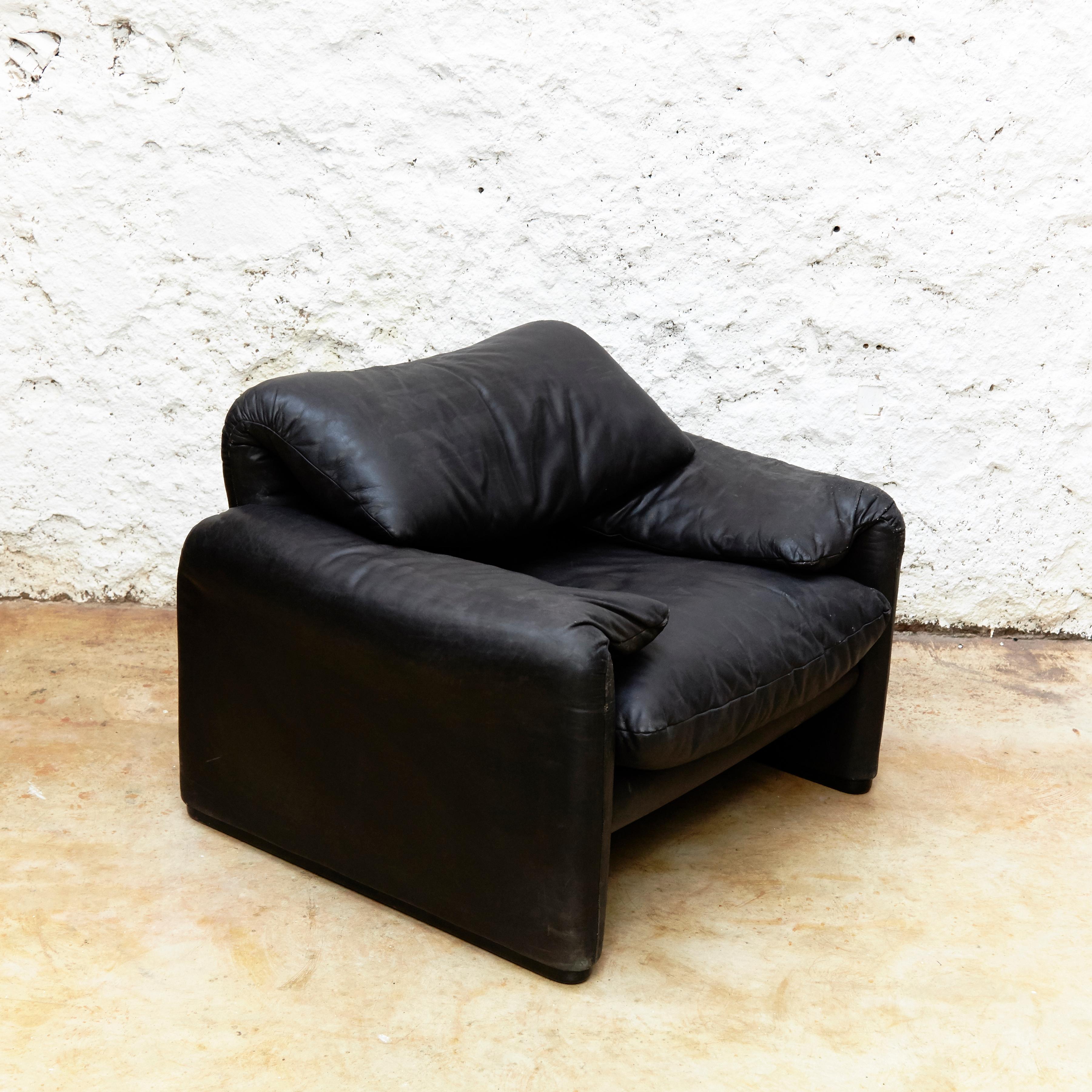 Italian Pair of Black Easy Chairs Maralunga by Vico Magistretti for Cassina