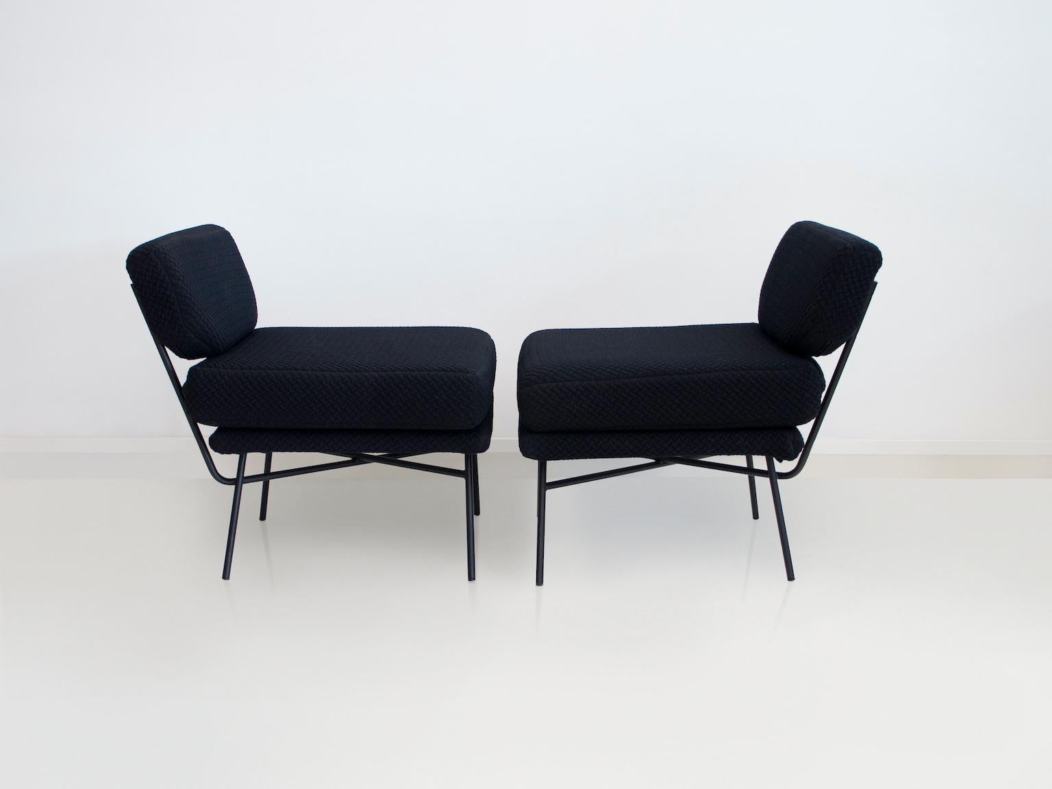 Pair of Black Elettra Lounge Chairs by Arflex In Good Condition For Sale In Madrid, ES