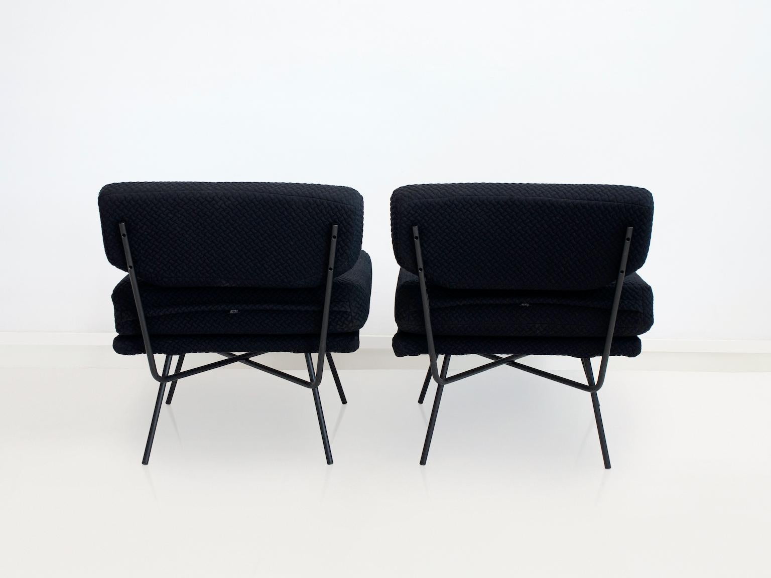 Upholstery Pair of Black Elettra Lounge Chairs by Arflex For Sale