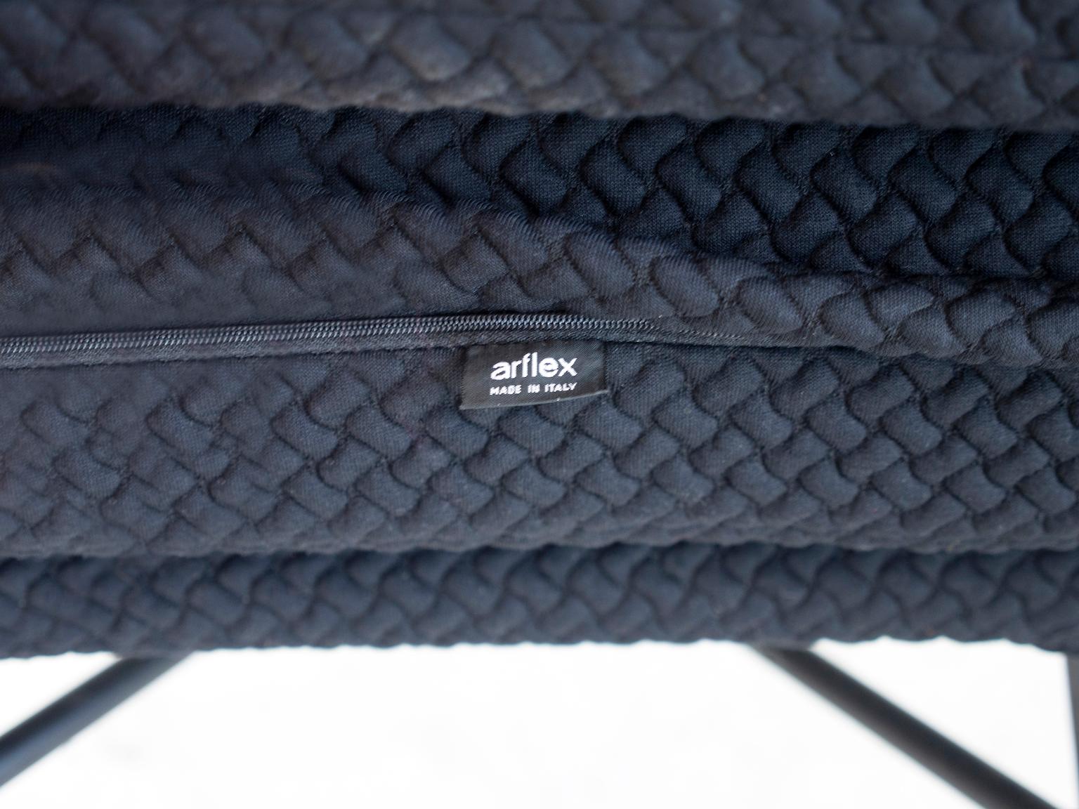 Paar schwarze Elettra-Loungesessel von Arflex (Metall) im Angebot