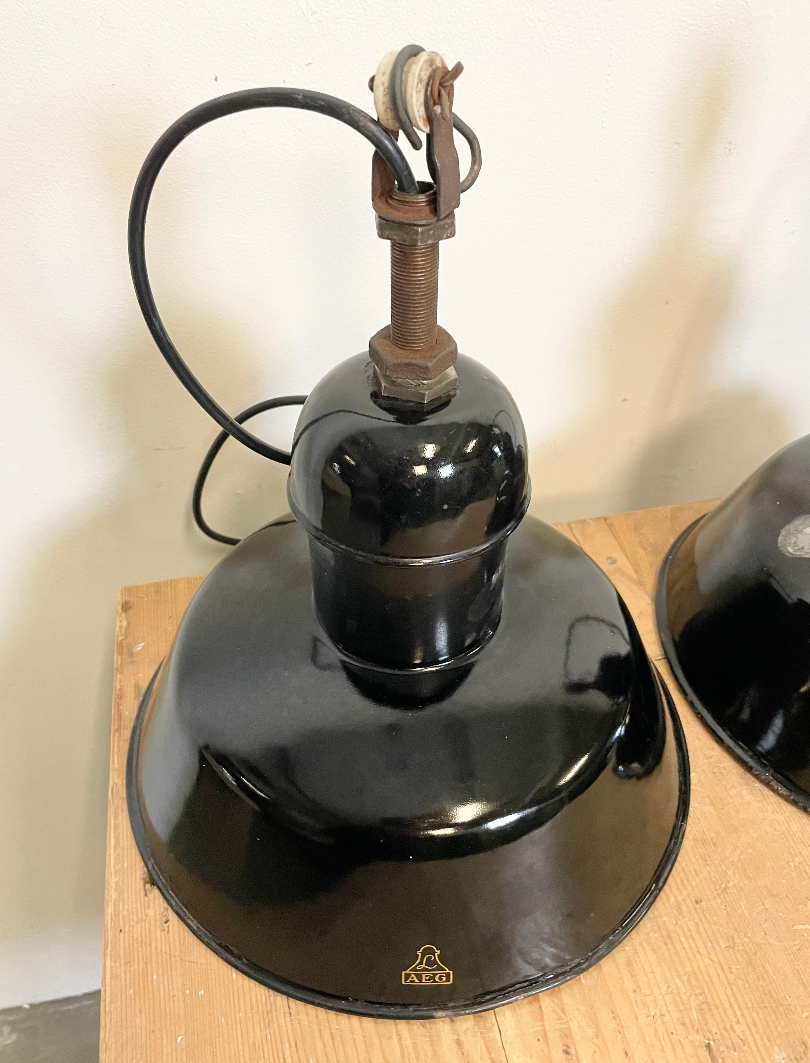 Pair of Black Enamel Industrial Pendant Lamps from AEG, 1930s In Good Condition In Kojetice, CZ