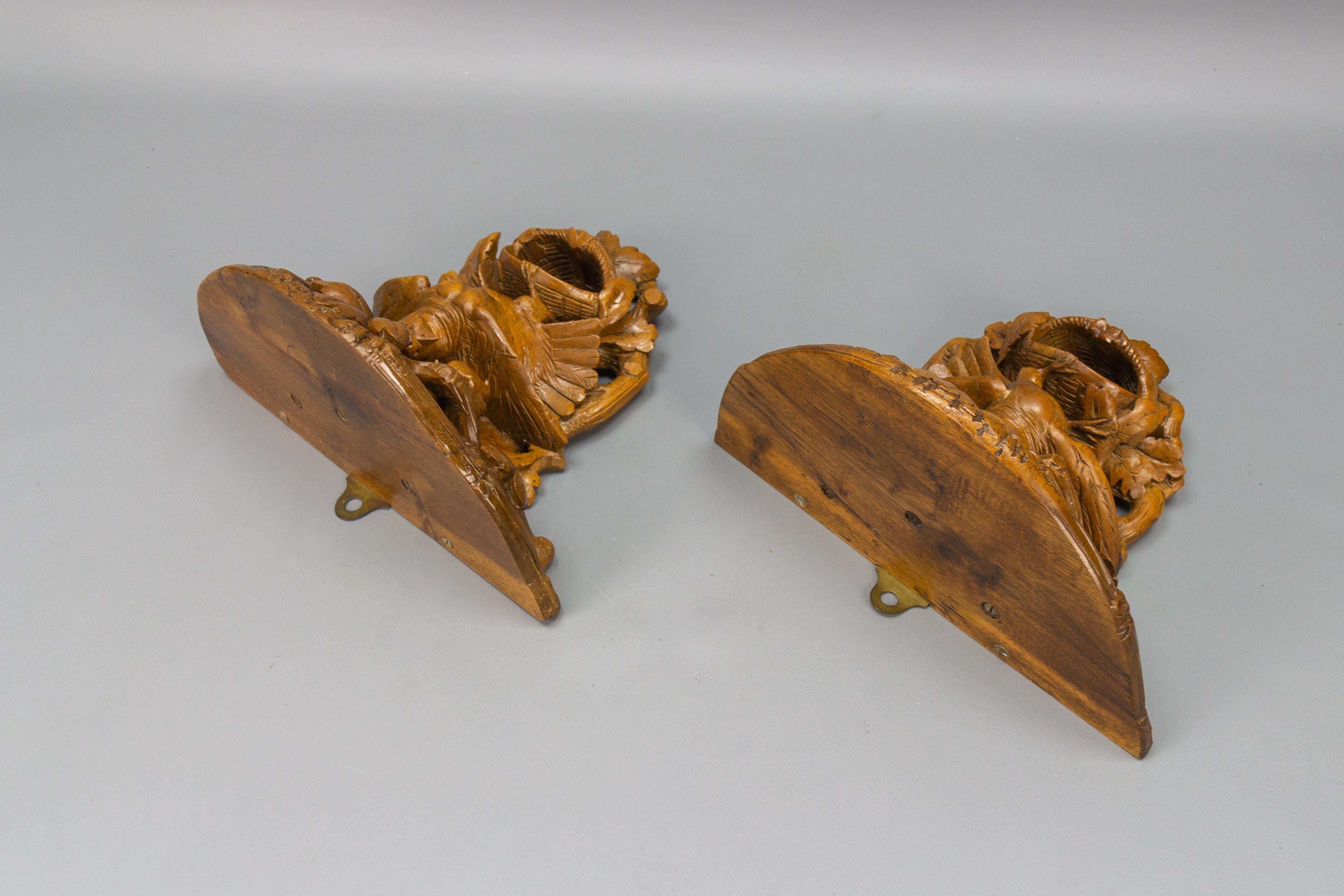 Early 20th Century Pair of Black Forest Carved Walnut Bird Nest Wall-Mounted Consoles, ca. 1920 For Sale