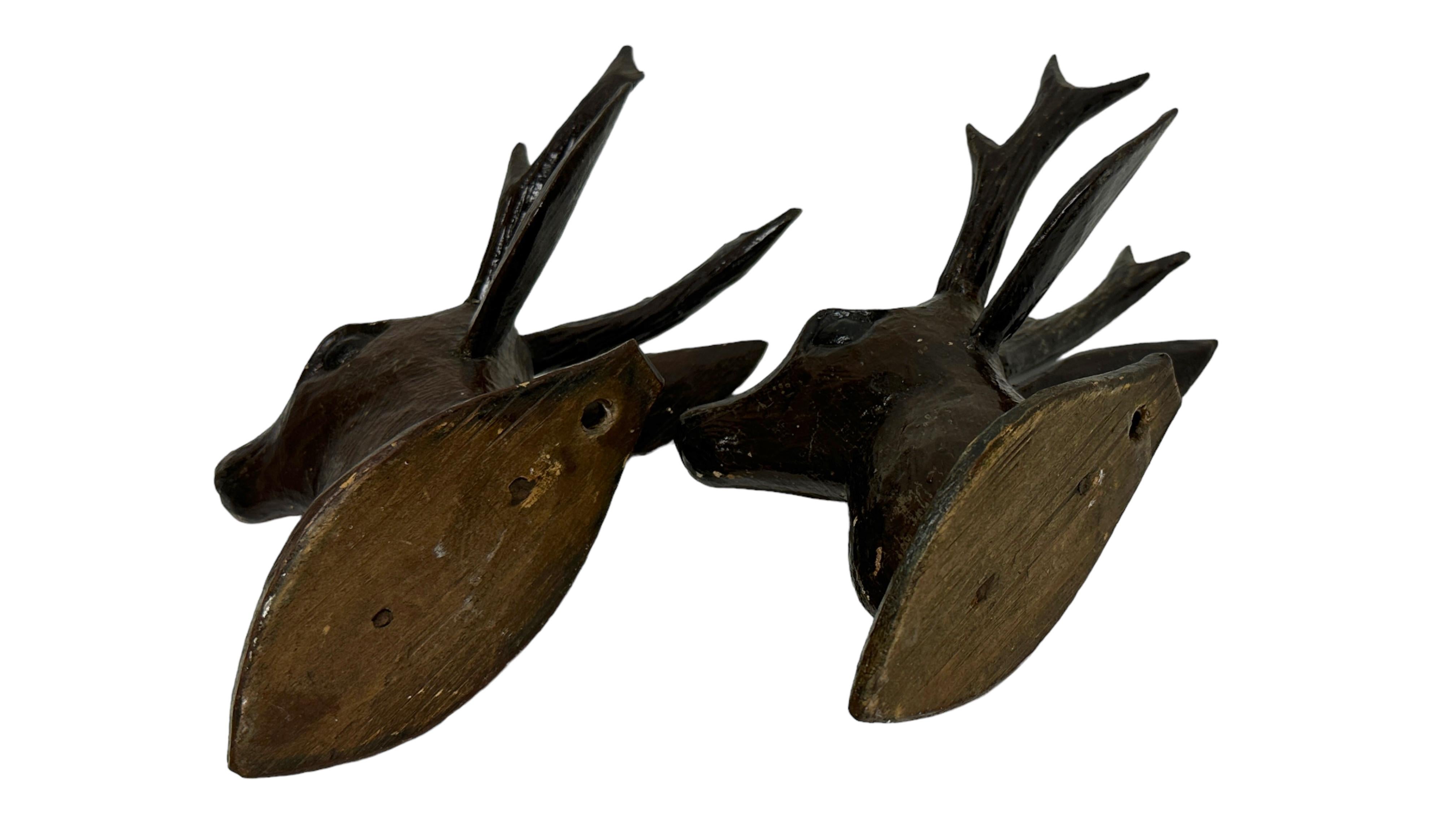 Pair of Black Forest Folk Art Carved Wood Deer Head, 19th Century, Germany In Good Condition In Nuernberg, DE