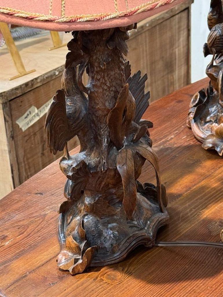 Paar Schwarzwälder Hahnenlampen im Angebot 2