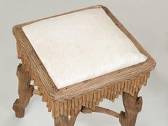 Ein Paar Black Forest Hocker, handgeschnitzt, aus einer Privatsammlung in Marseille, Frankreich