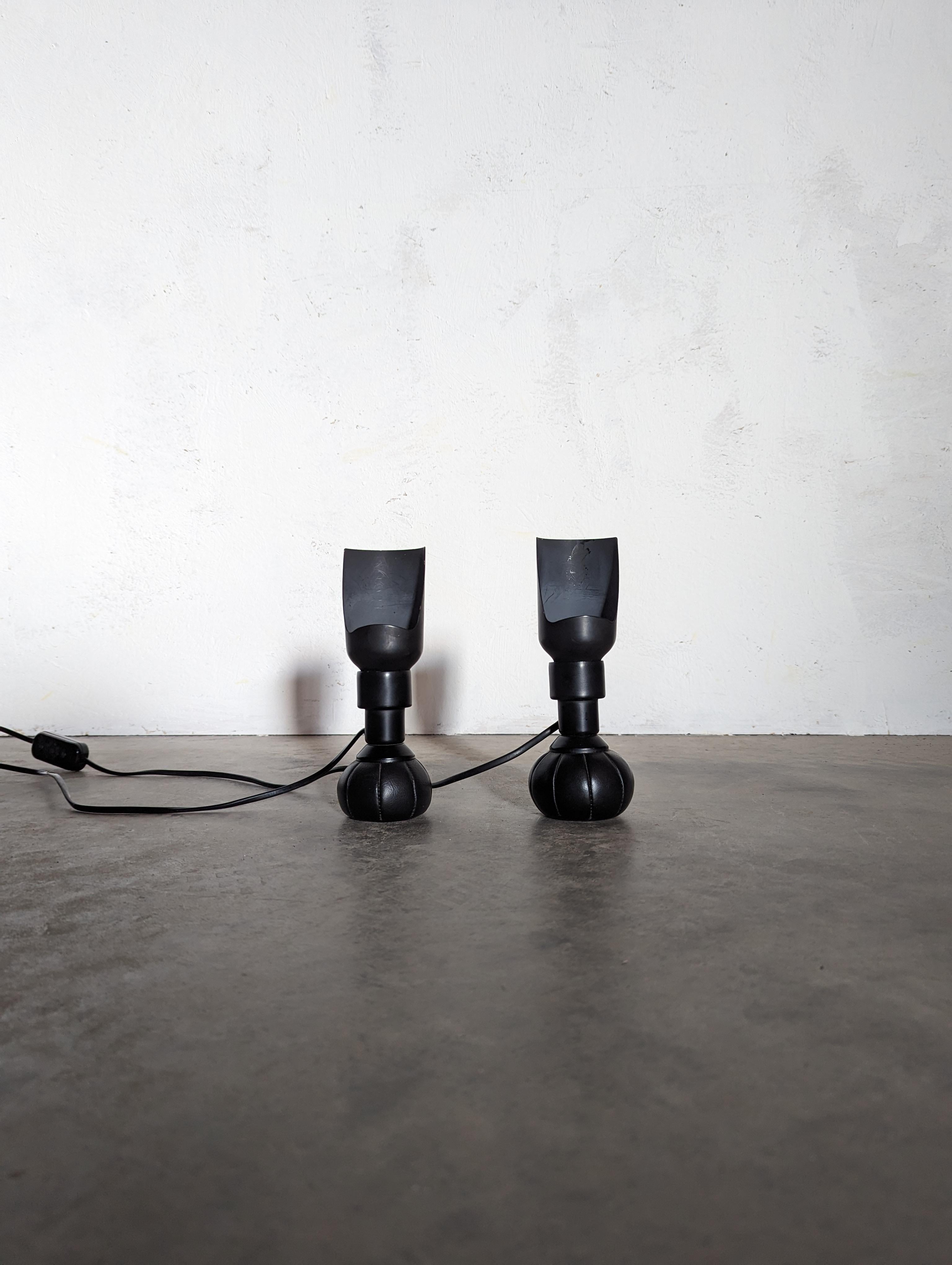 italien Paire de lampes de table noires GINO SARFATTI 600/P modèle pour ARTELUCE en vente