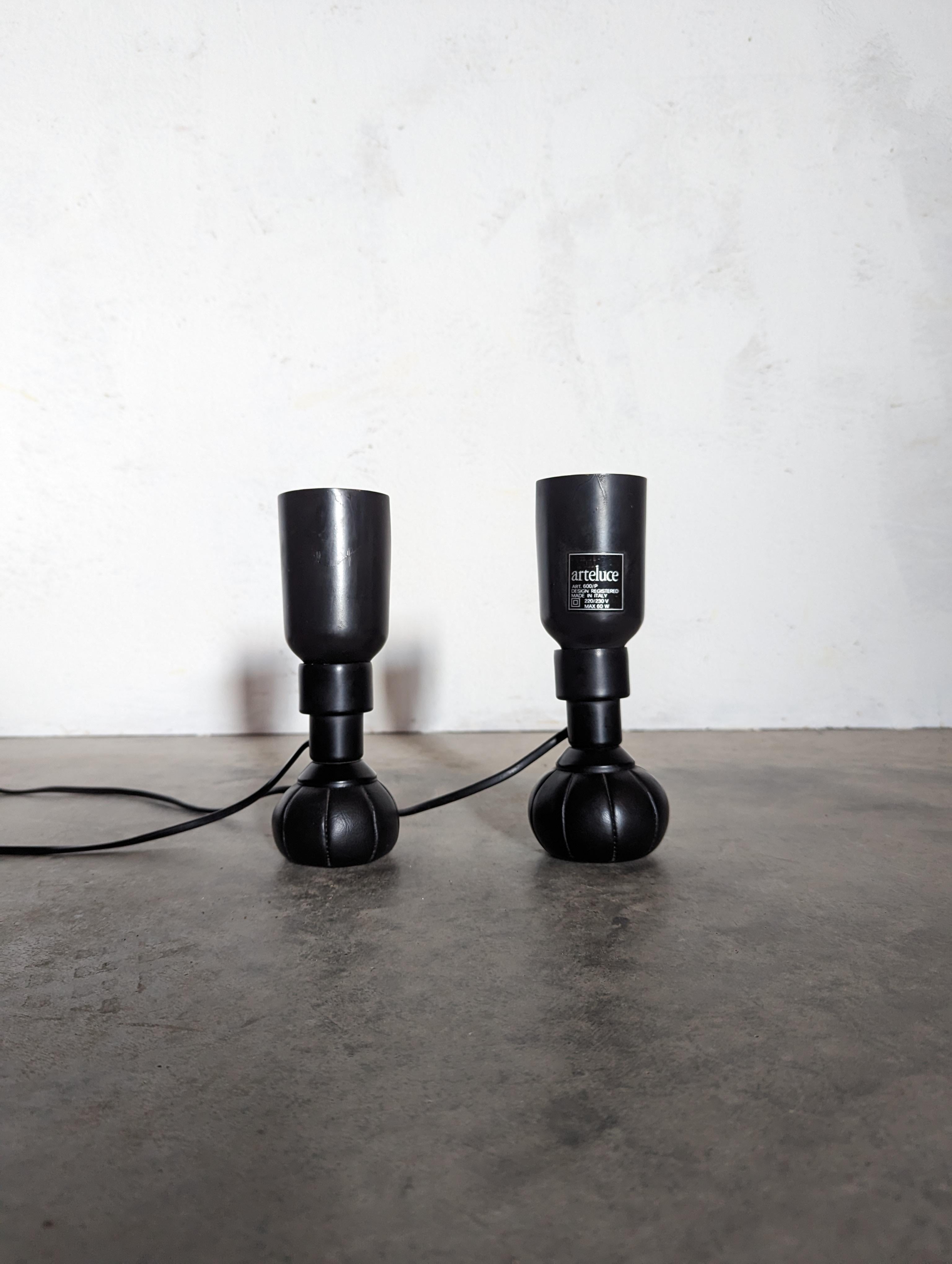 Laqué Paire de lampes de table noires GINO SARFATTI 600/P modèle pour ARTELUCE en vente