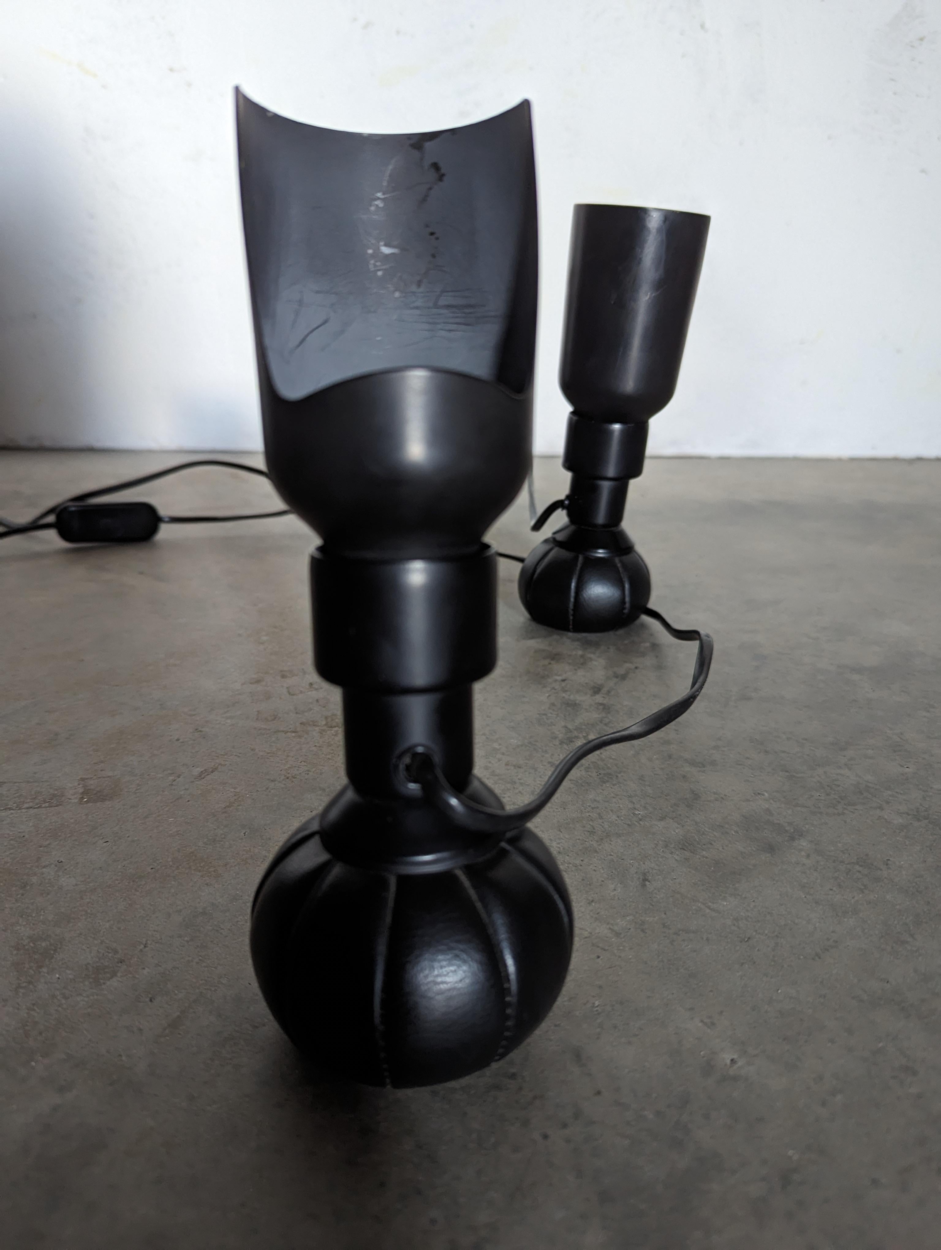 Paire de lampes de table noires GINO SARFATTI 600/P modèle pour ARTELUCE en vente 2