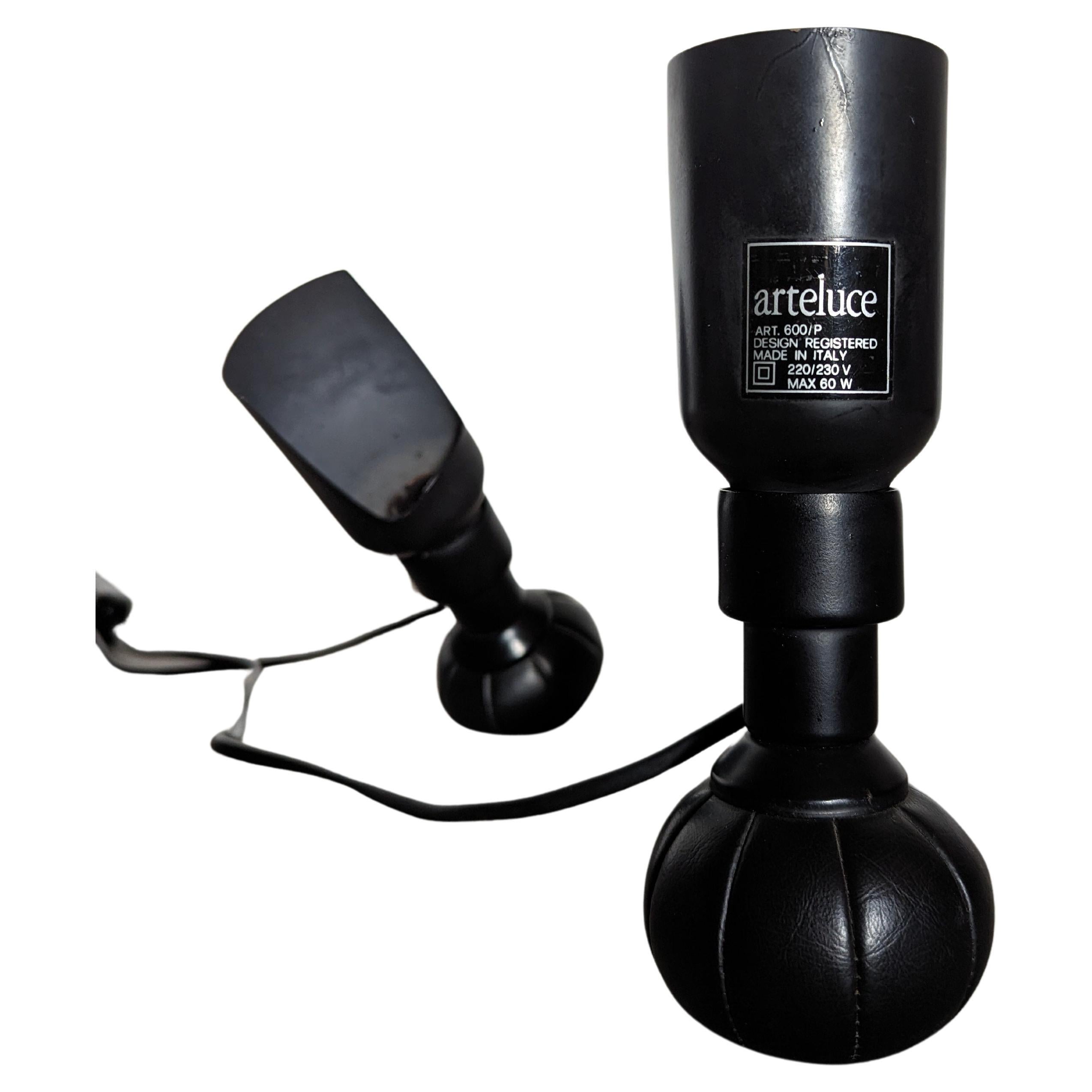 Paar schwarze GINO SARFATTI 600/P-Tischlampen, Modell für ARTELUCE im Angebot