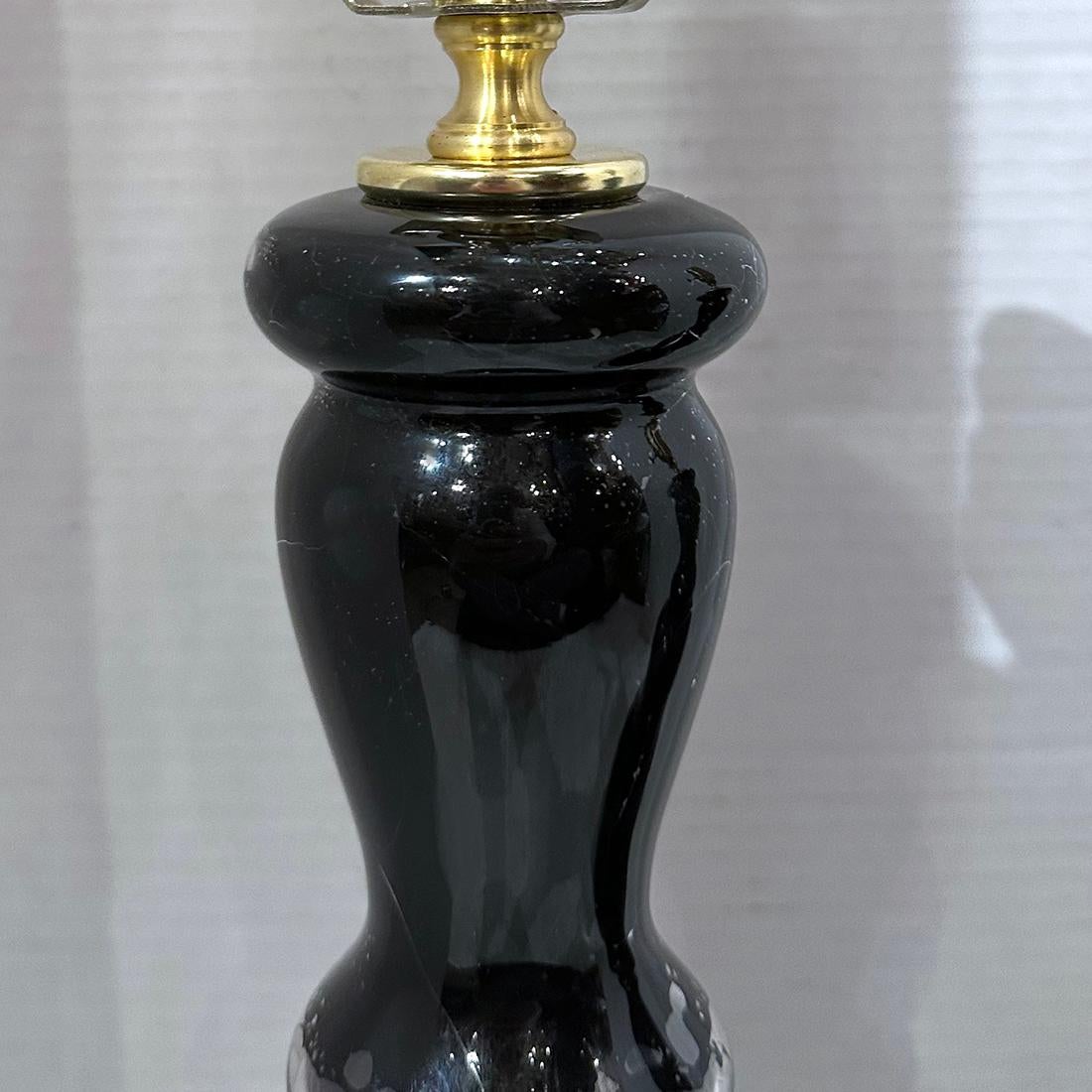 Français Paire de lampes de table en verre noir en vente